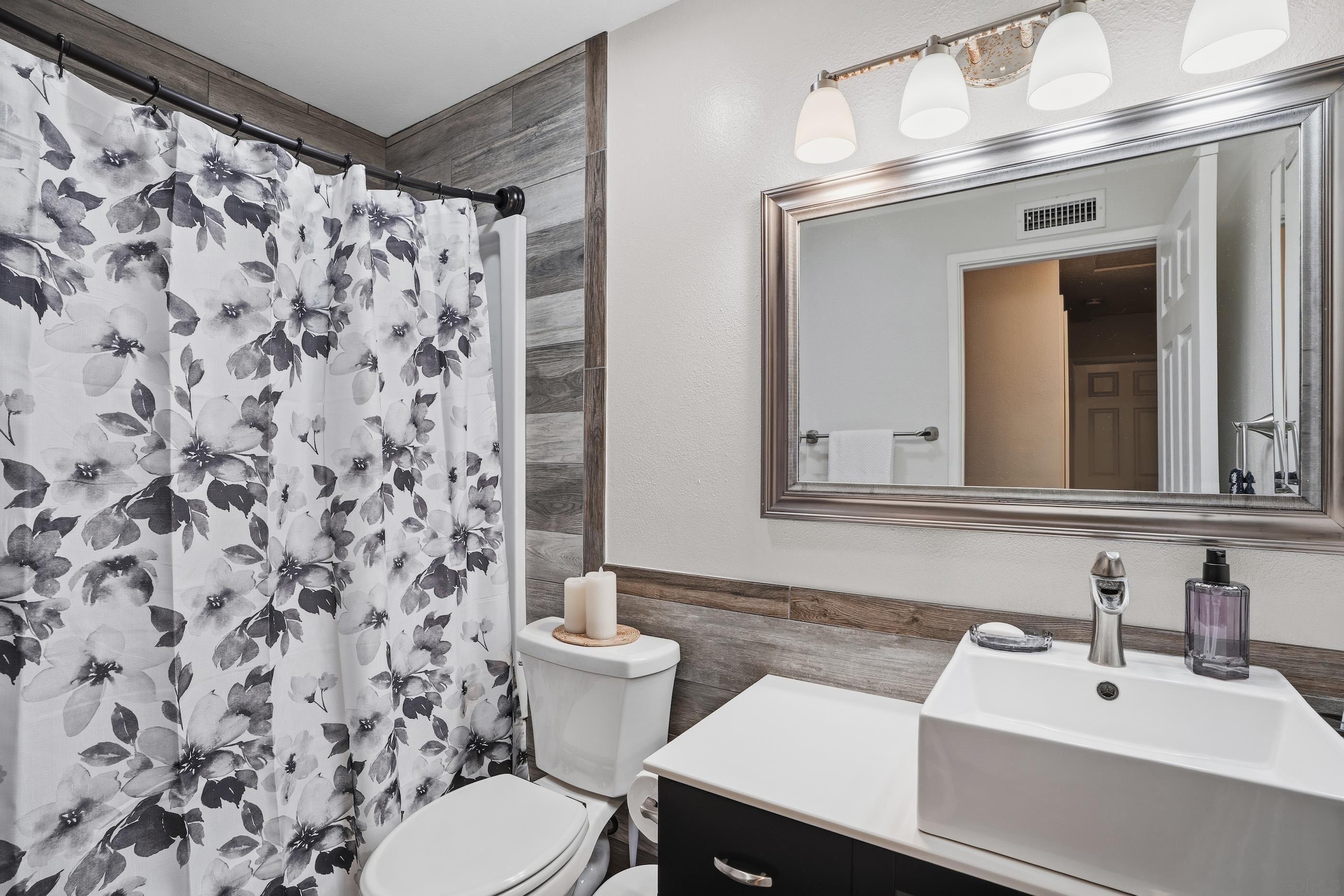 Detail Gallery Image 11 of 21 For 803  Shelter Cove Way, Oceanside,  CA 92058 - 3 Beds | 2/1 Baths