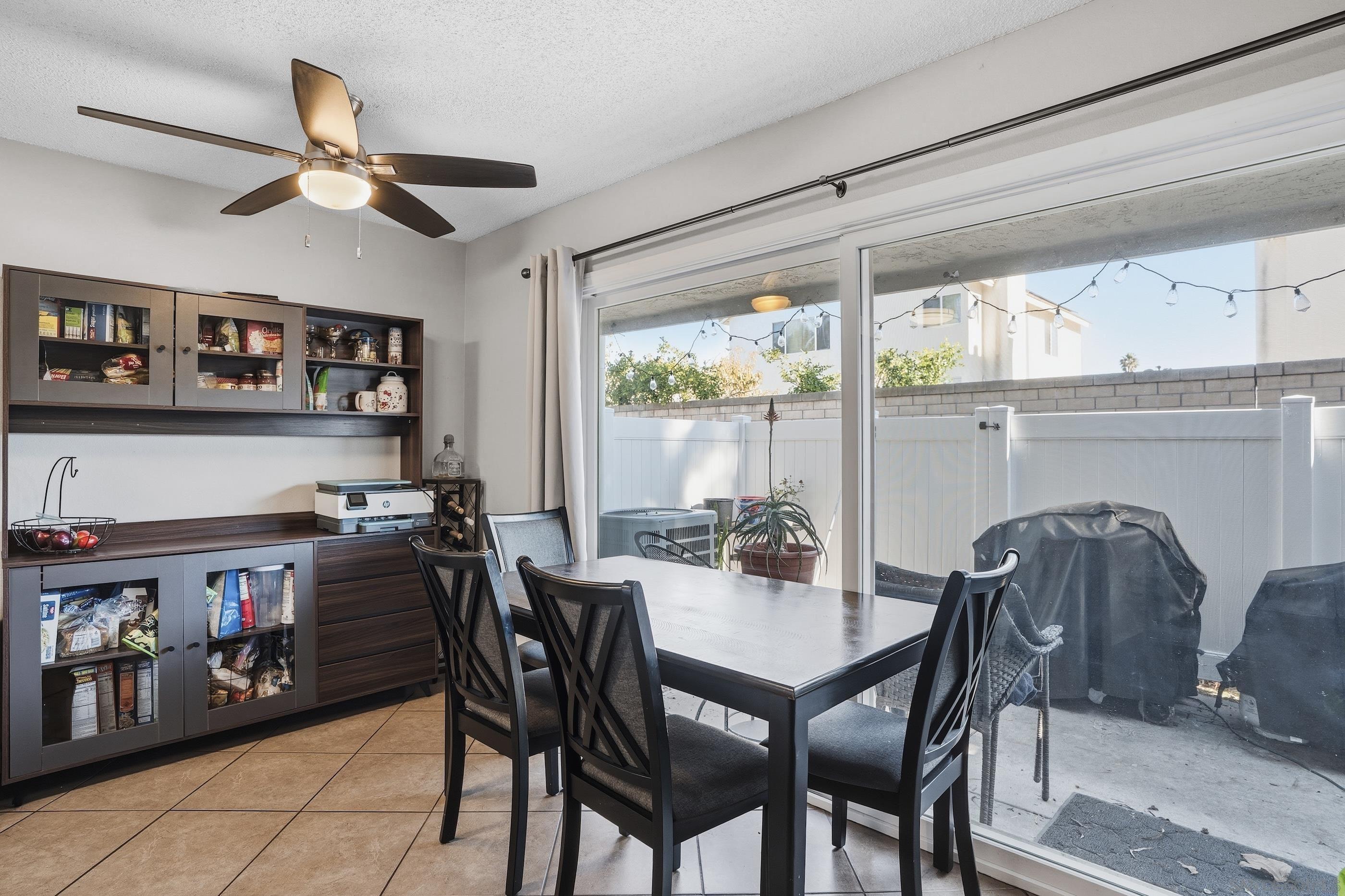 Detail Gallery Image 6 of 21 For 803  Shelter Cove Way, Oceanside,  CA 92058 - 3 Beds | 2/1 Baths