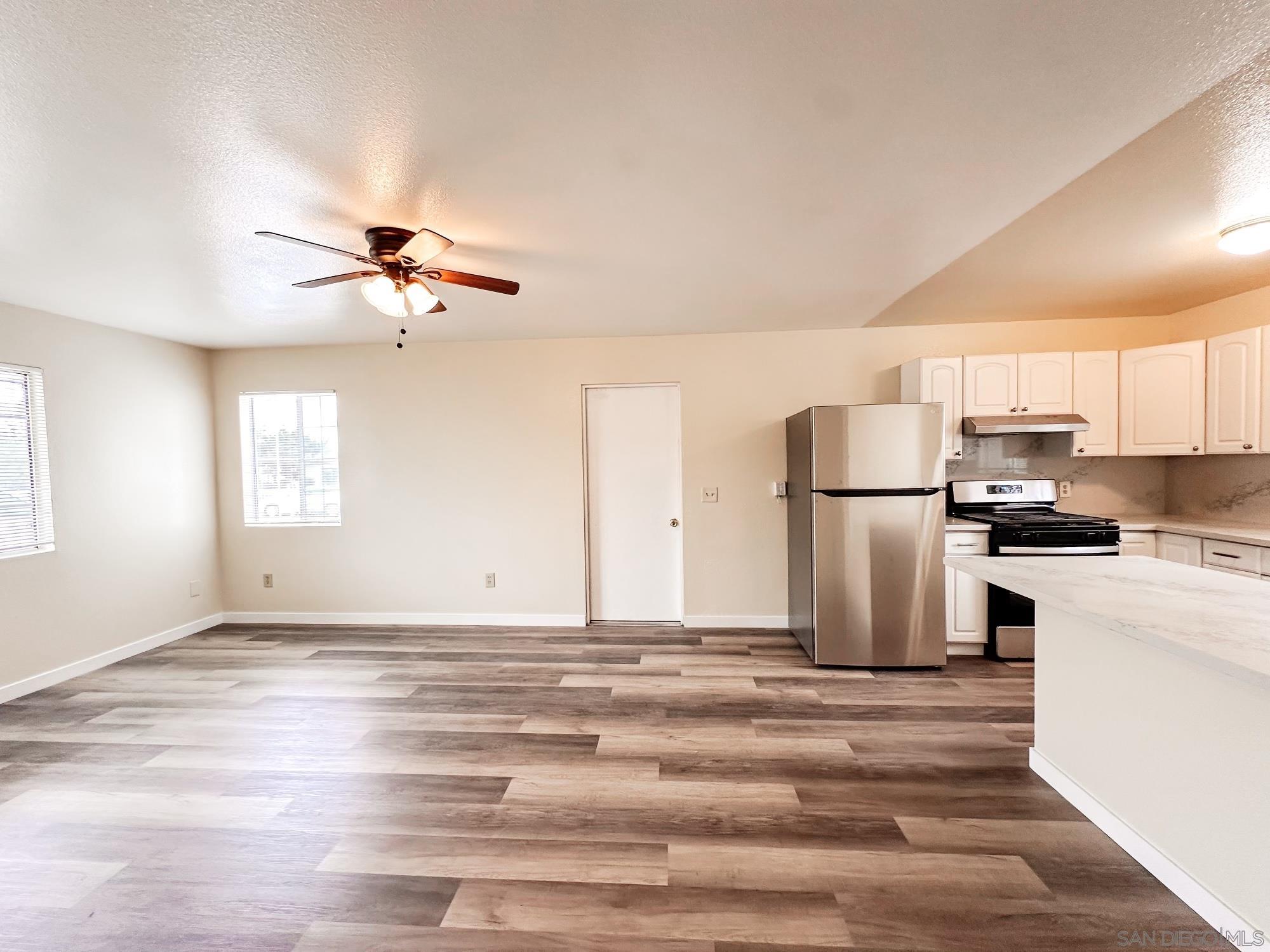 Detail Gallery Image 4 of 10 For 5506  Gables Street  a, San Diego,  CA 92139 - 3 Beds | 1 Baths