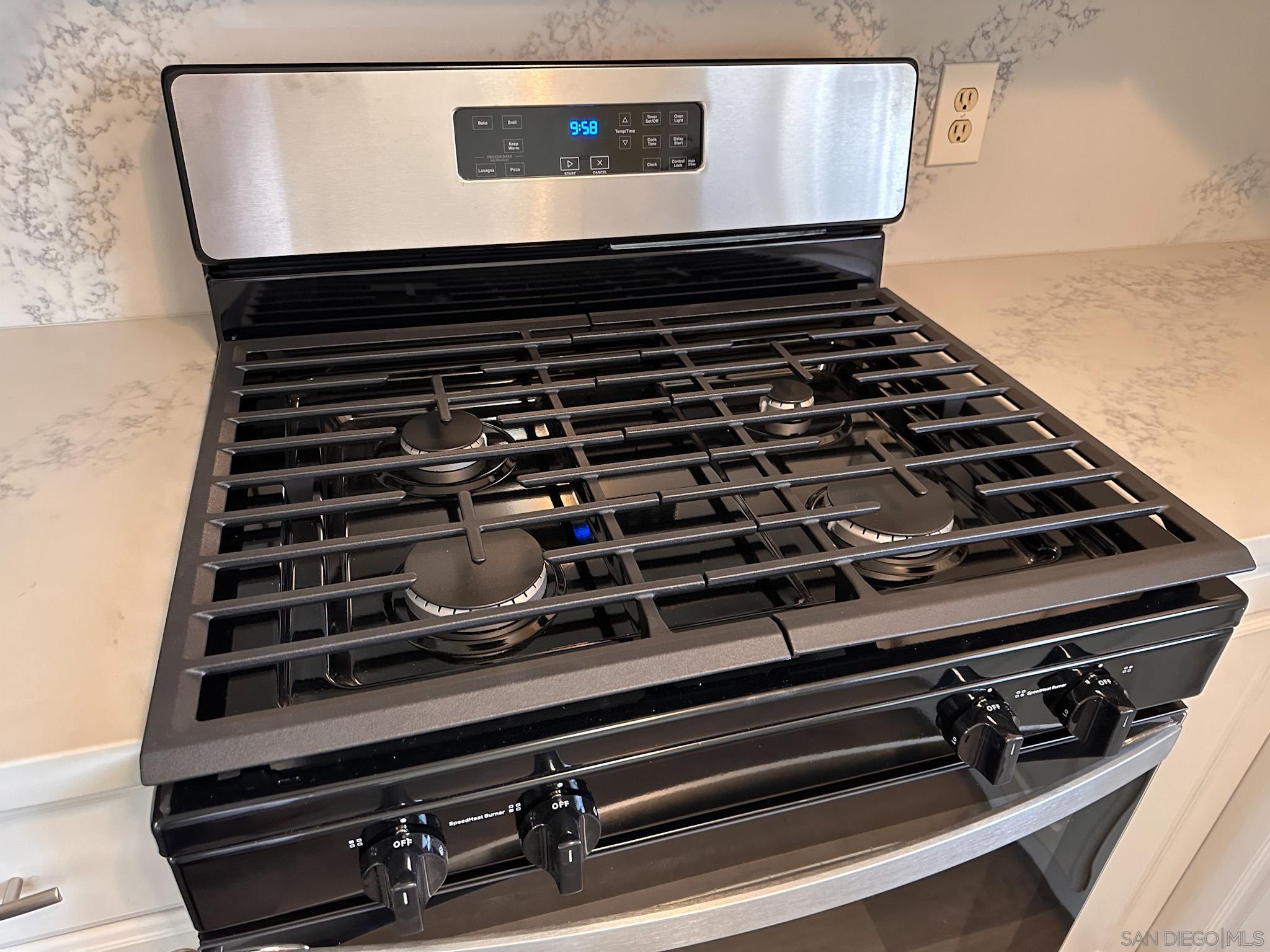 Detail Gallery Image 8 of 10 For 5506  Gables Street  a, San Diego,  CA 92139 - 3 Beds | 1 Baths