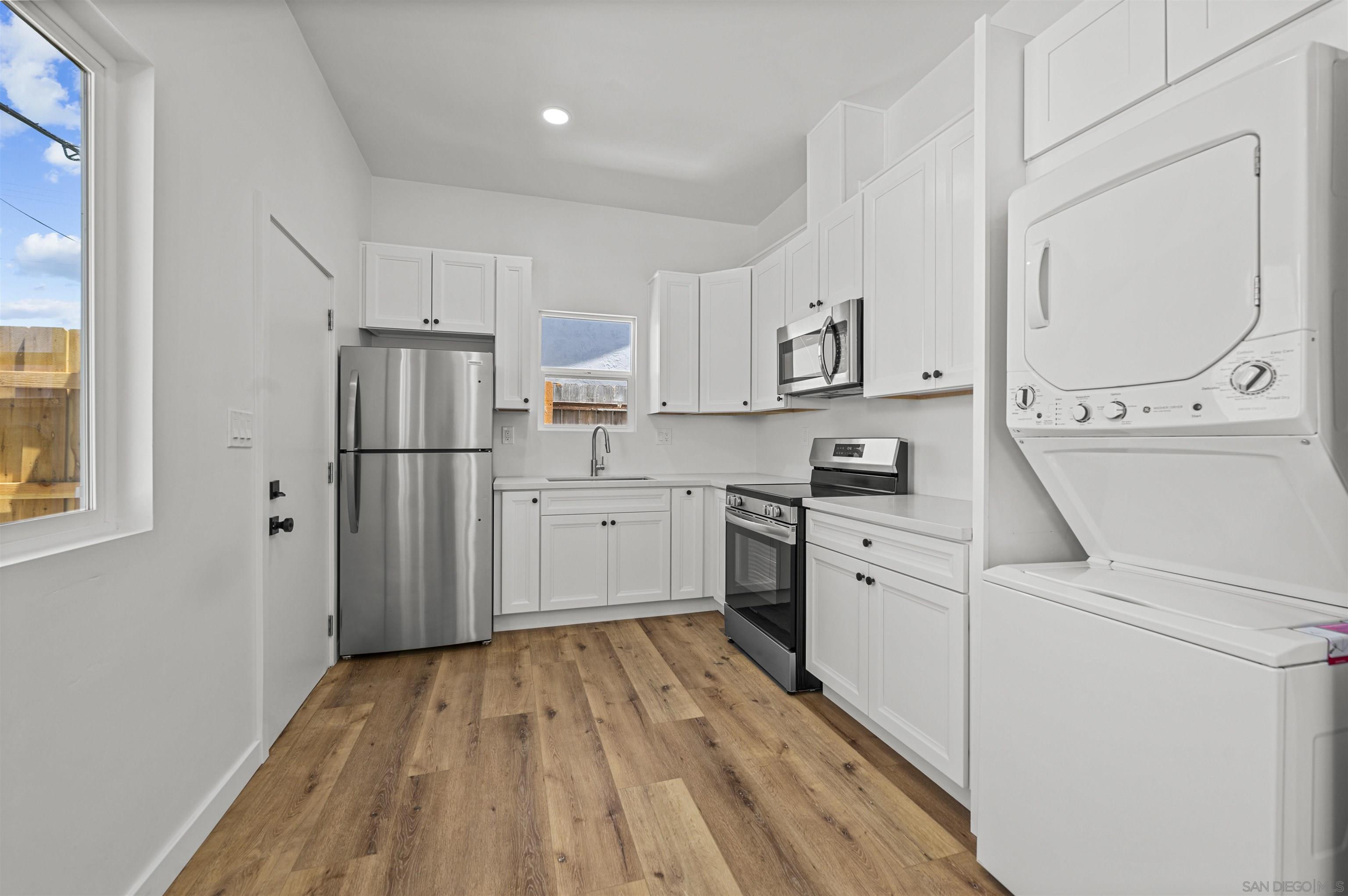 Detail Gallery Image 13 of 47 For 6979-81  Amherst, San Diego,  CA 92115 - – Beds | – Baths