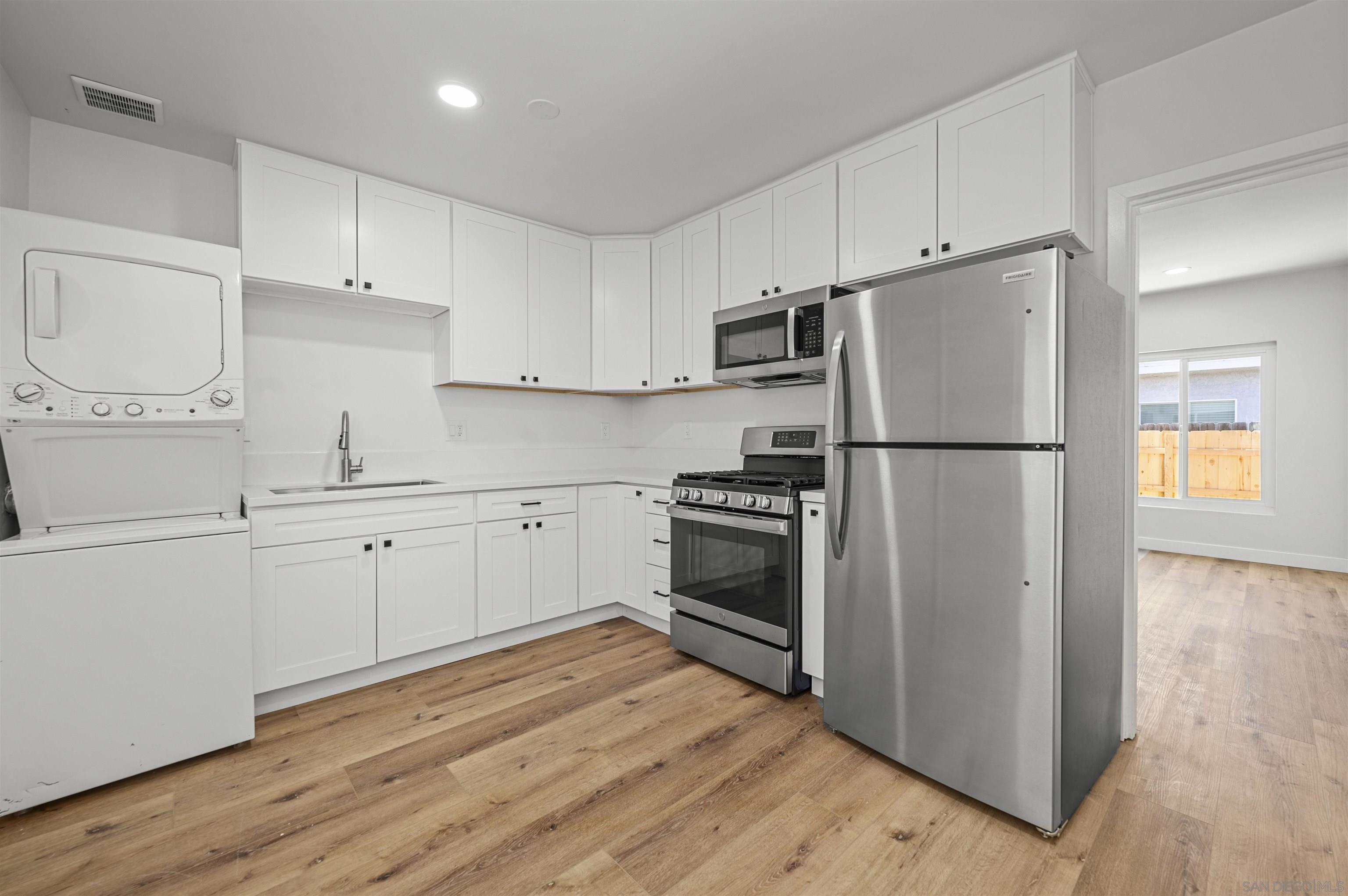 Detail Gallery Image 41 of 47 For 6979-81  Amherst, San Diego,  CA 92115 - – Beds | – Baths