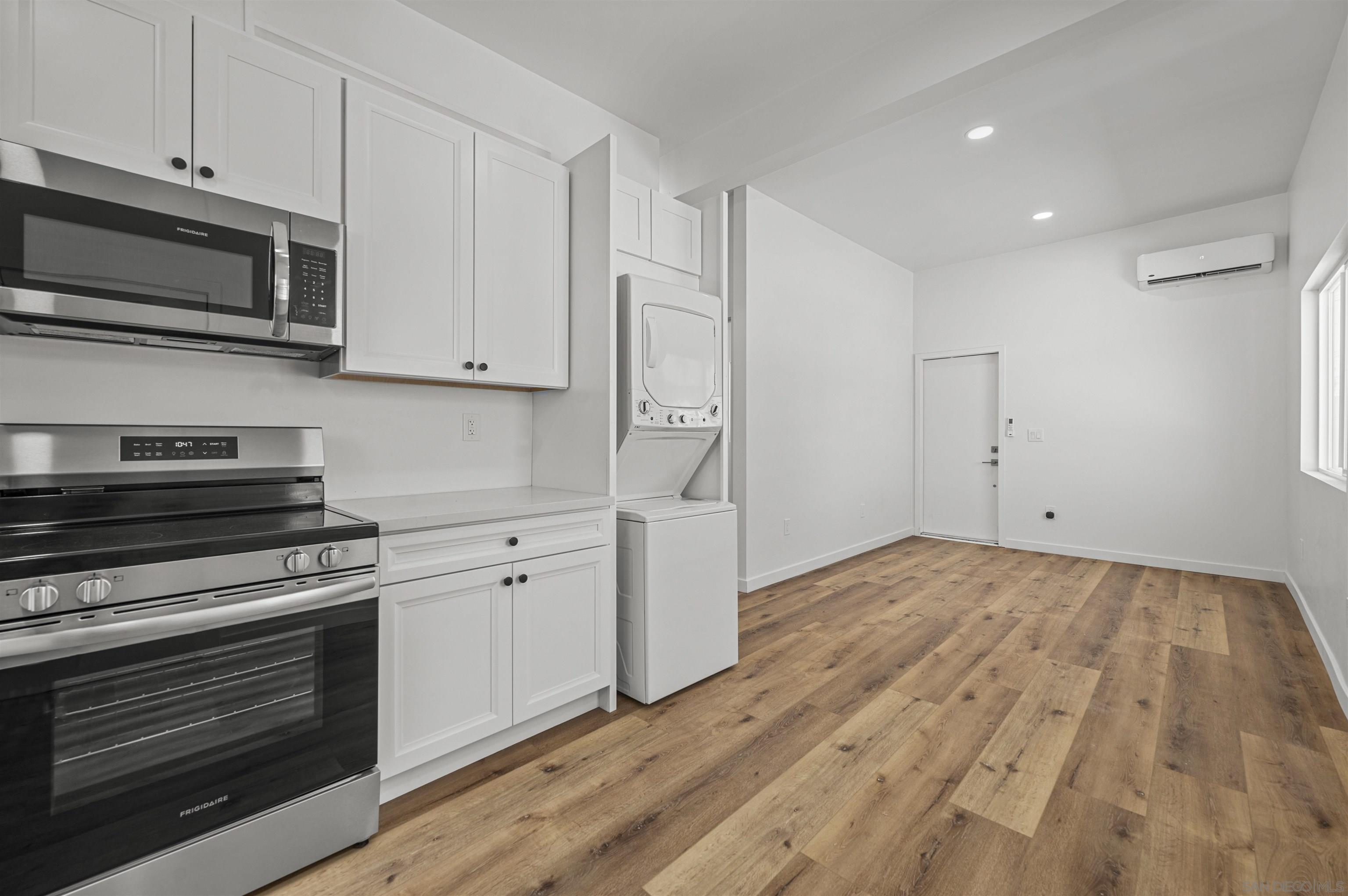 Detail Gallery Image 8 of 47 For 6979-81  Amherst, San Diego,  CA 92115 - – Beds | – Baths