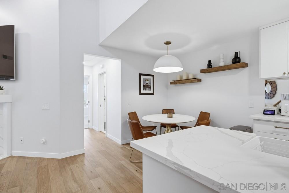 Detail Gallery Image 4 of 56 For 7223  Camino Degrazia  75, San Diego,  CA 92111 - 2 Beds | 2 Baths