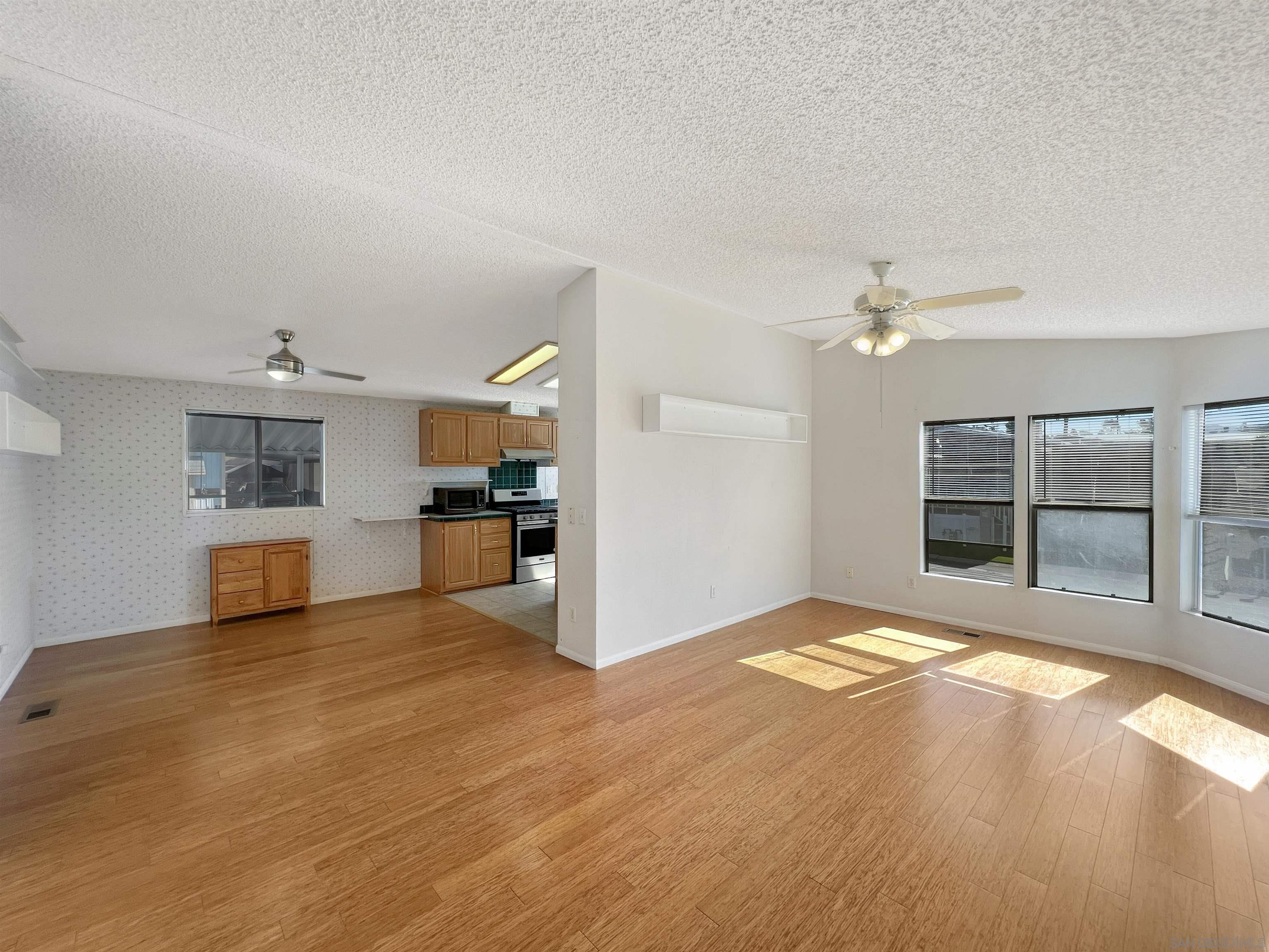 Detail Gallery Image 7 of 23 For 450 E Bradley Ave  127, El Cajon,  CA 92021 - 3 Beds | 2 Baths