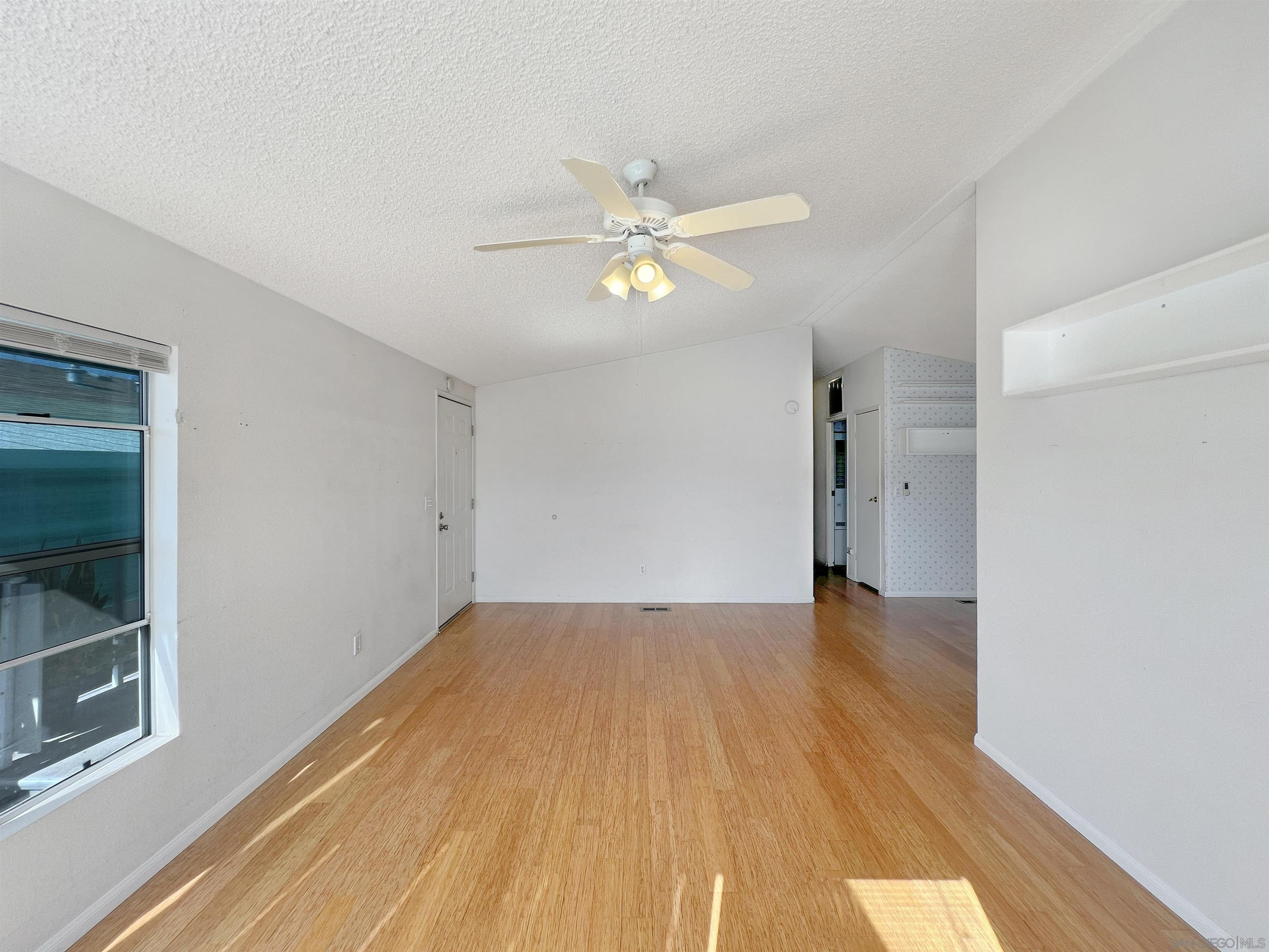 Detail Gallery Image 9 of 23 For 450 E Bradley Ave  127, El Cajon,  CA 92021 - 3 Beds | 2 Baths