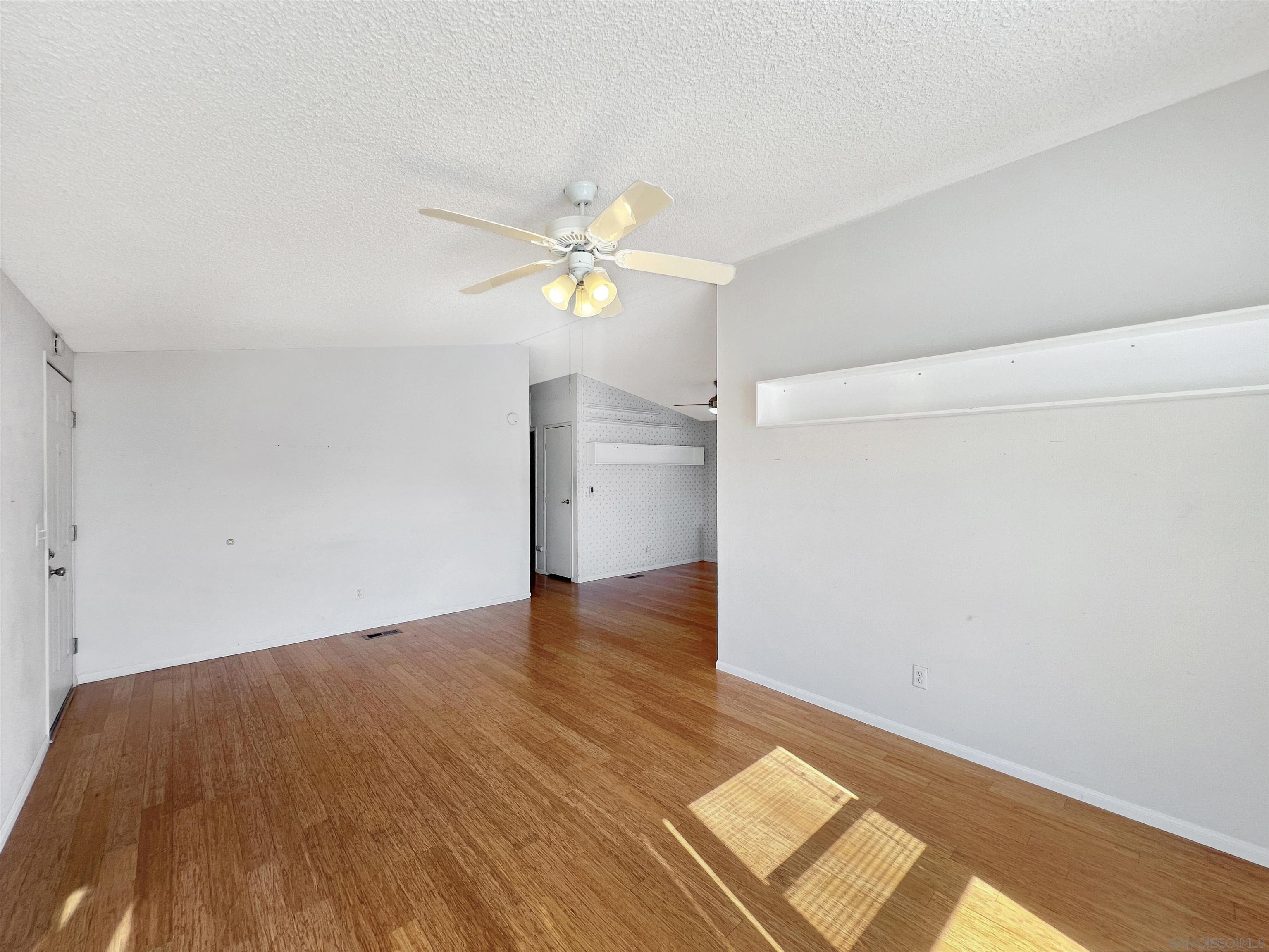 Detail Gallery Image 10 of 23 For 450 E Bradley Ave  127, El Cajon,  CA 92021 - 3 Beds | 2 Baths