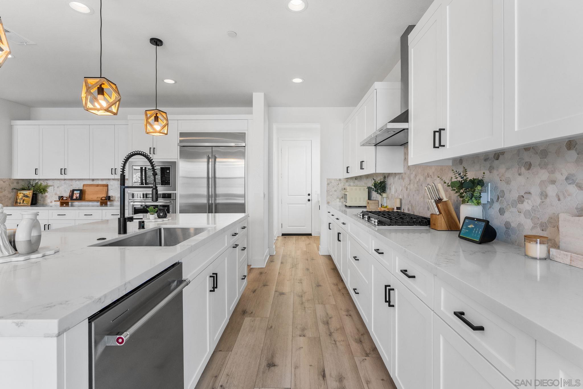 Detail Gallery Image 12 of 51 For 1567  Corte Botanicas, Chula Vista,  CA 91913 - 4 Beds | 3/1 Baths