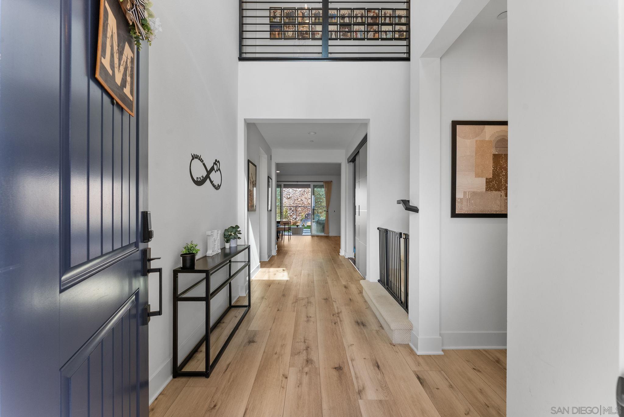 Detail Gallery Image 4 of 51 For 1567  Corte Botanicas, Chula Vista,  CA 91913 - 4 Beds | 3/1 Baths