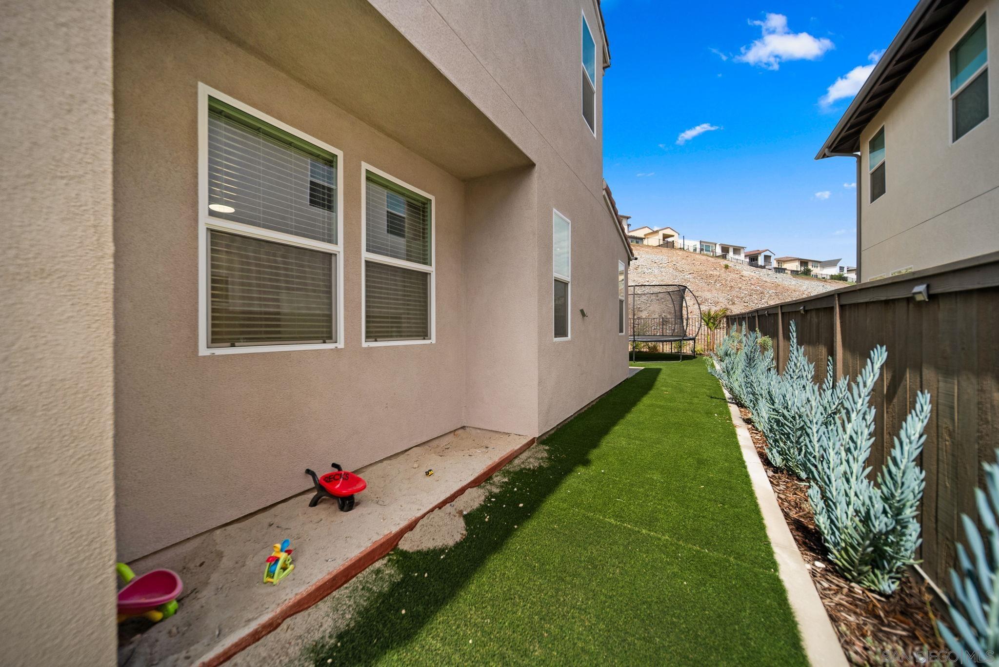 Detail Gallery Image 44 of 51 For 1567  Corte Botanicas, Chula Vista,  CA 91913 - 4 Beds | 3/1 Baths