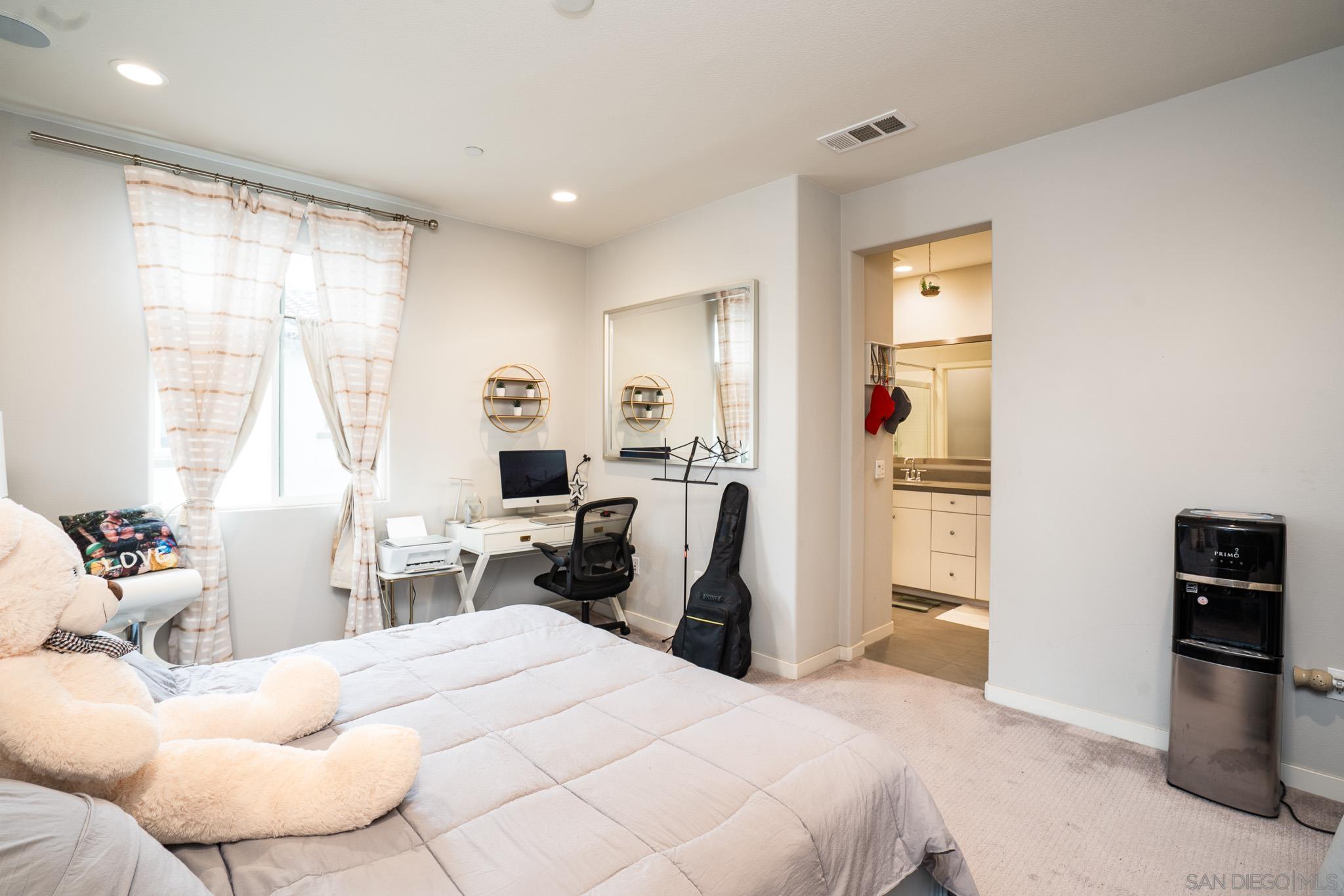 Detail Gallery Image 14 of 30 For 4208  Mission Ranch Way, Oceanside,  CA 92057 - 3 Beds | 3 Baths