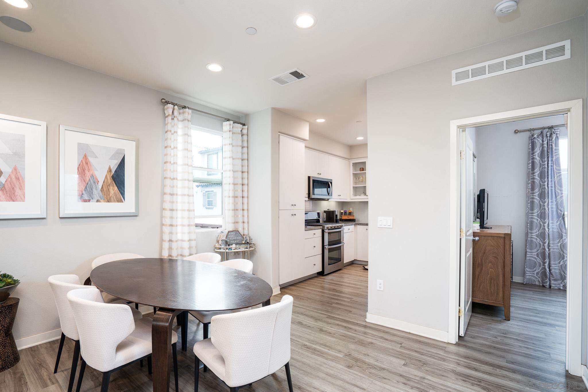 Detail Gallery Image 6 of 30 For 4208  Mission Ranch Way, Oceanside,  CA 92057 - 3 Beds | 3 Baths