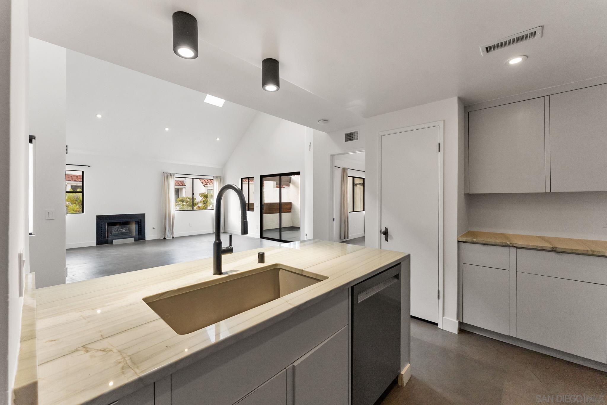 Detail Gallery Image 11 of 30 For 701  Kettner Blvd.  #100,  San Diego,  CA 92101 - 2 Beds | 1 Baths