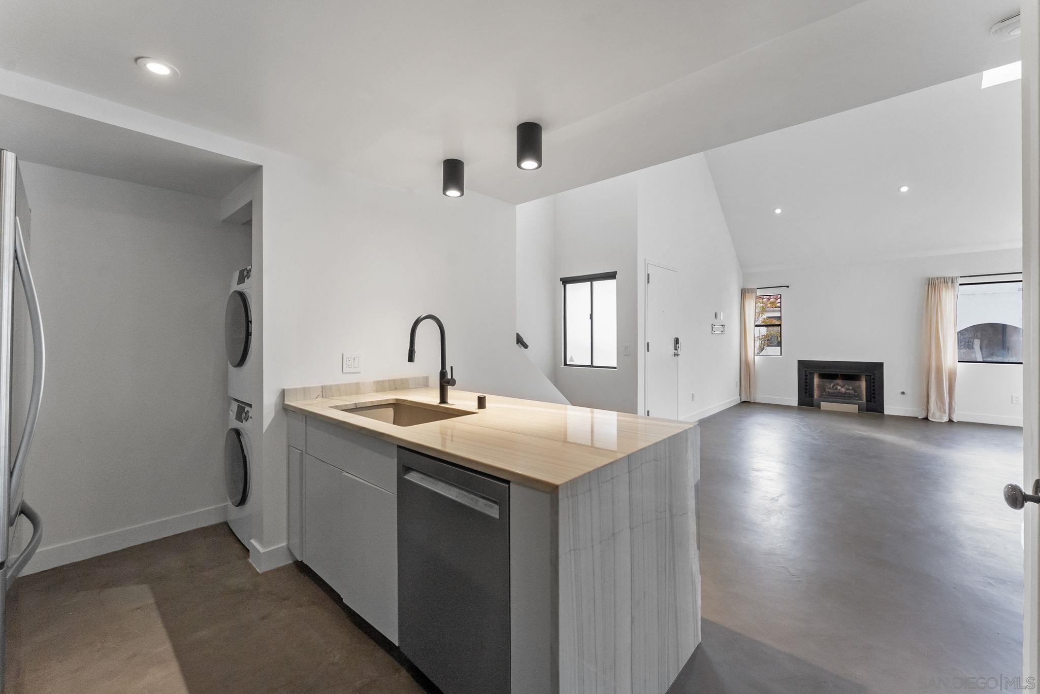 Detail Gallery Image 10 of 30 For 701  Kettner Blvd.  #100,  San Diego,  CA 92101 - 2 Beds | 1 Baths