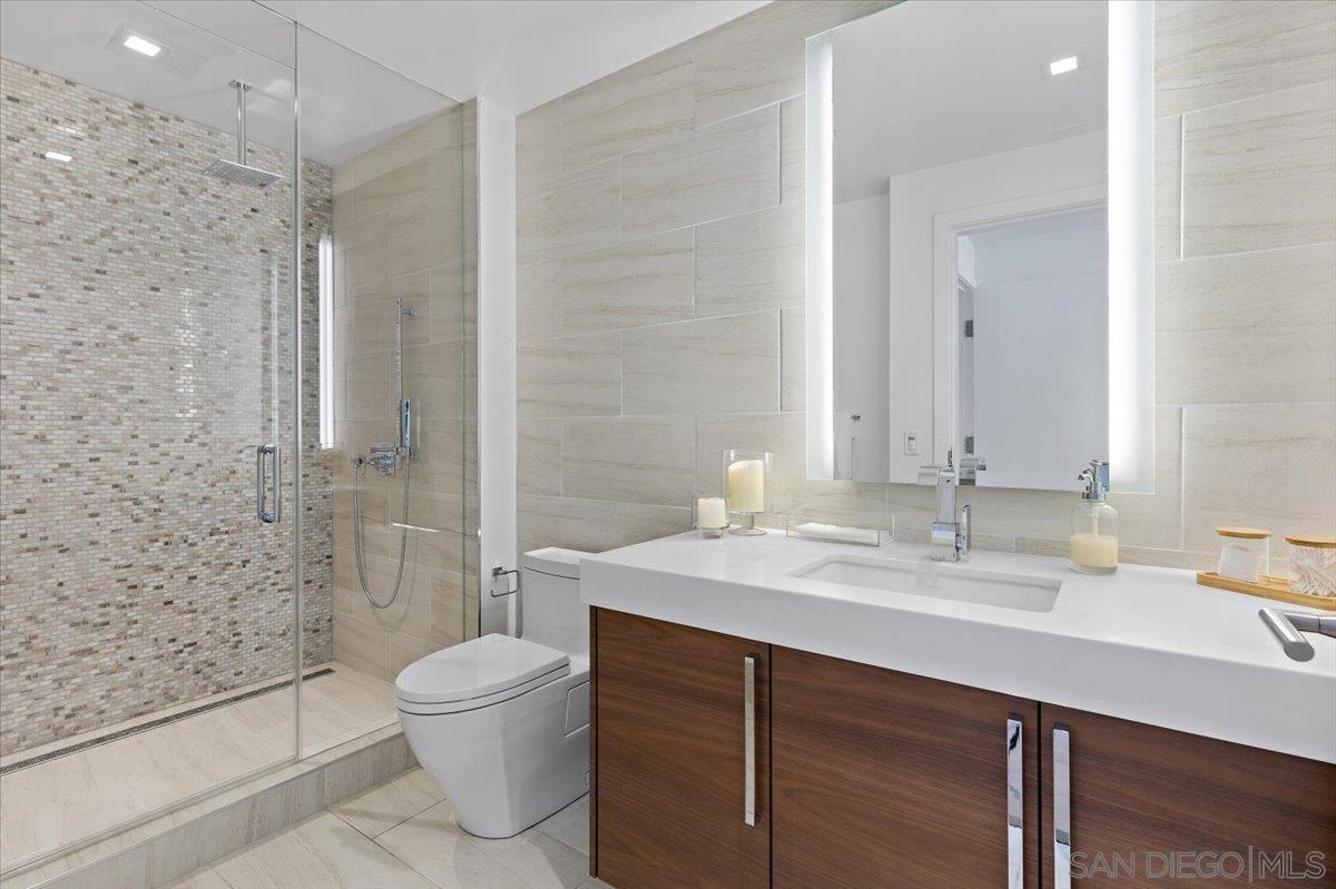 Detail Gallery Image 27 of 66 For 888 W E Street  #1001,  San Diego,  CA 92101 - 3 Beds | 2/1 Baths