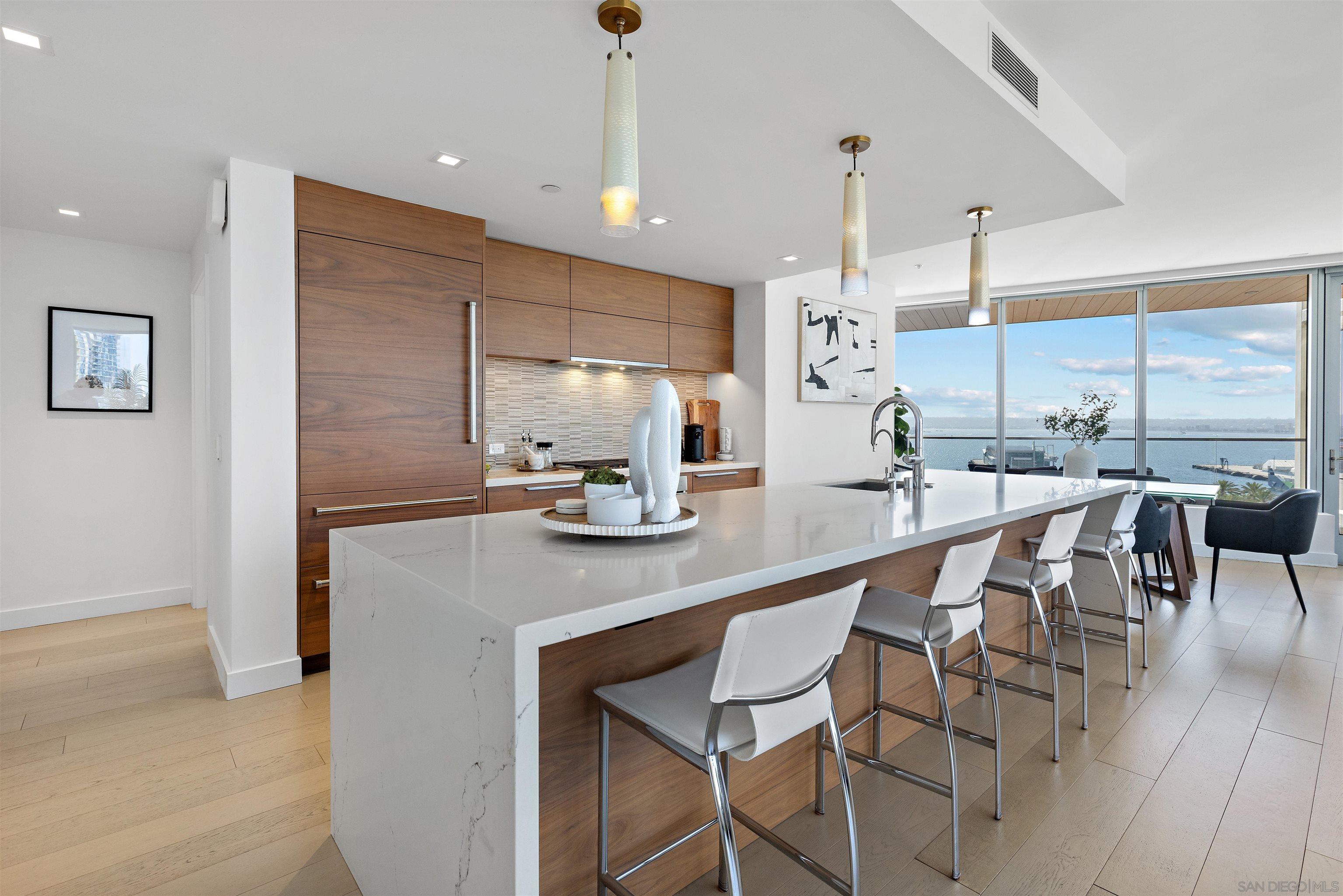 Detail Gallery Image 4 of 66 For 888 W E Street  #1001,  San Diego,  CA 92101 - 3 Beds | 2/1 Baths