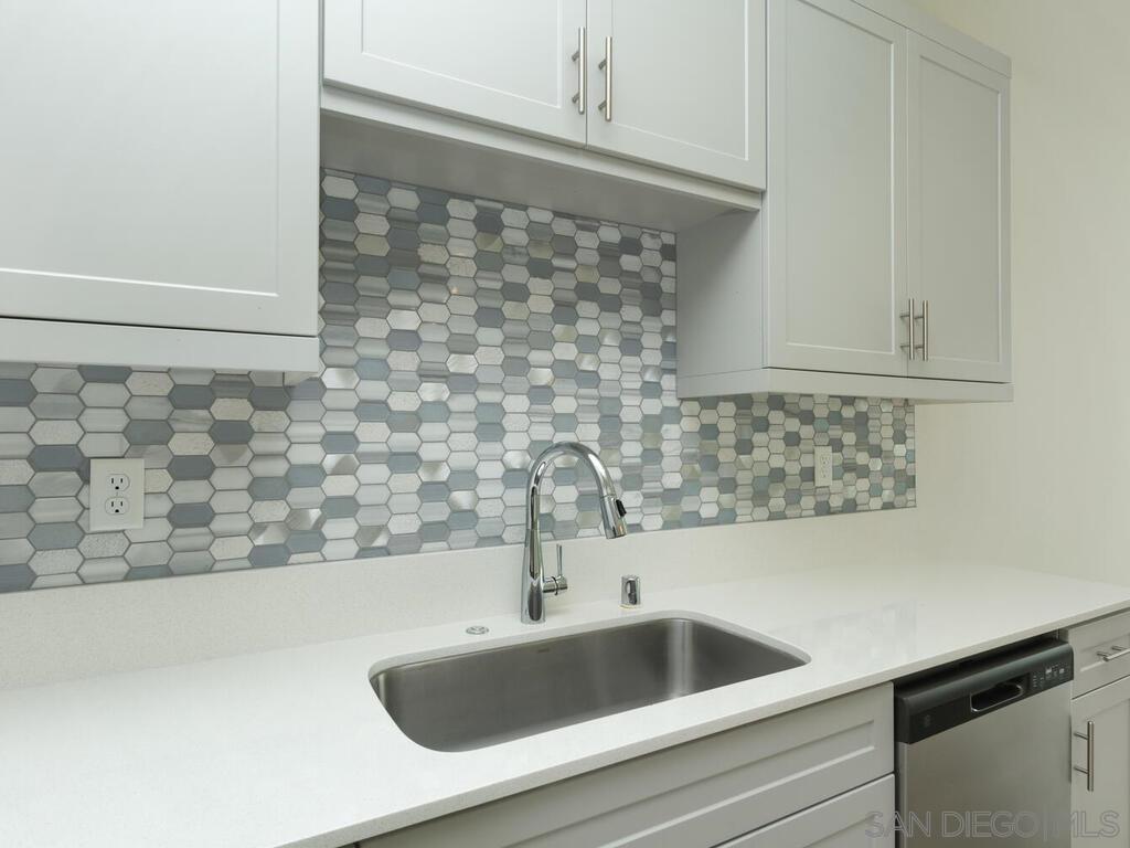 Detail Gallery Image 7 of 28 For 339  Sweet Pl, Fallbrook,  CA 92028 - 3 Beds | 2/1 Baths