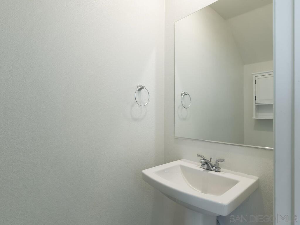 Detail Gallery Image 9 of 28 For 339  Sweet Pl, Fallbrook,  CA 92028 - 3 Beds | 2/1 Baths