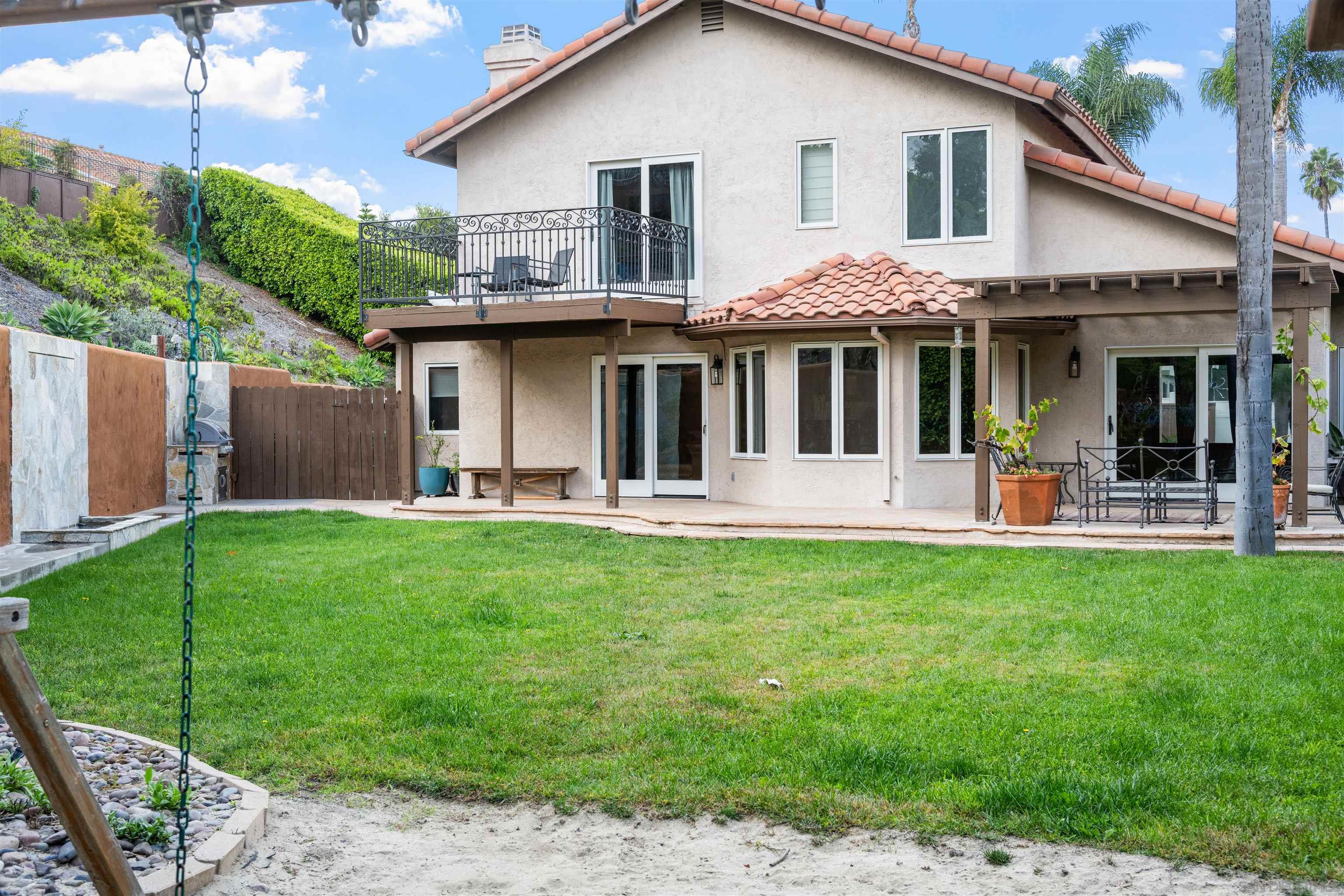 Detail Gallery Image 2 of 21 For 4375  Stanford, Carlsbad,  CA 92010 - 5 Beds | 3 Baths