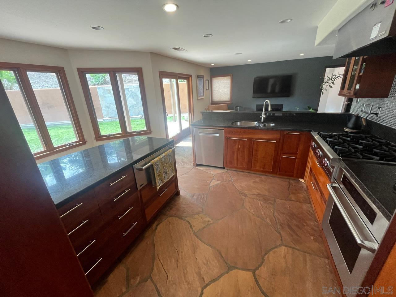 Detail Gallery Image 15 of 21 For 4375  Stanford, Carlsbad,  CA 92010 - 5 Beds | 3 Baths