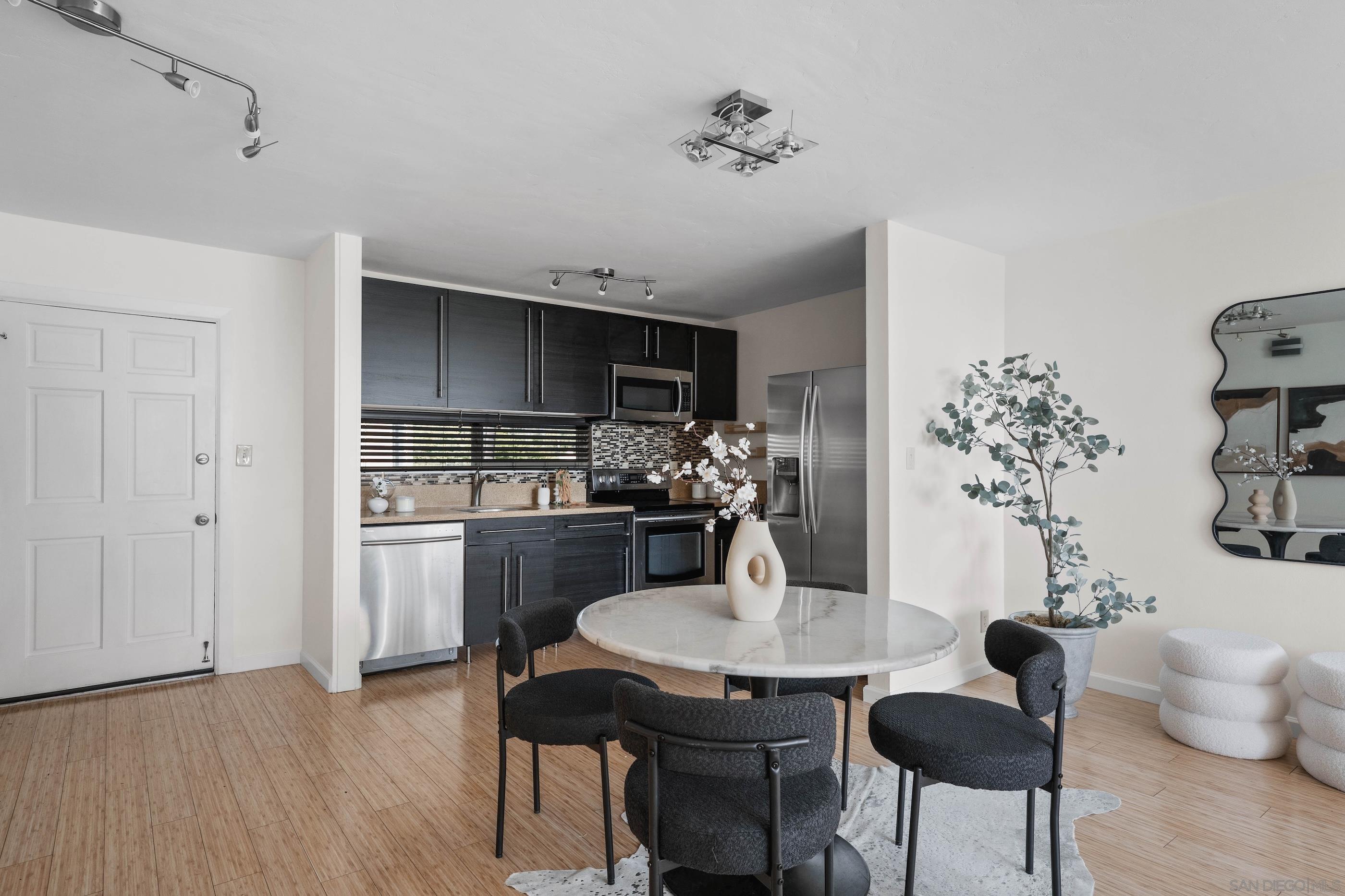 Detail Gallery Image 2 of 29 For 2266  Grand Ave  #31,  San Diego,  CA 92109 - 1 Beds | 1 Baths