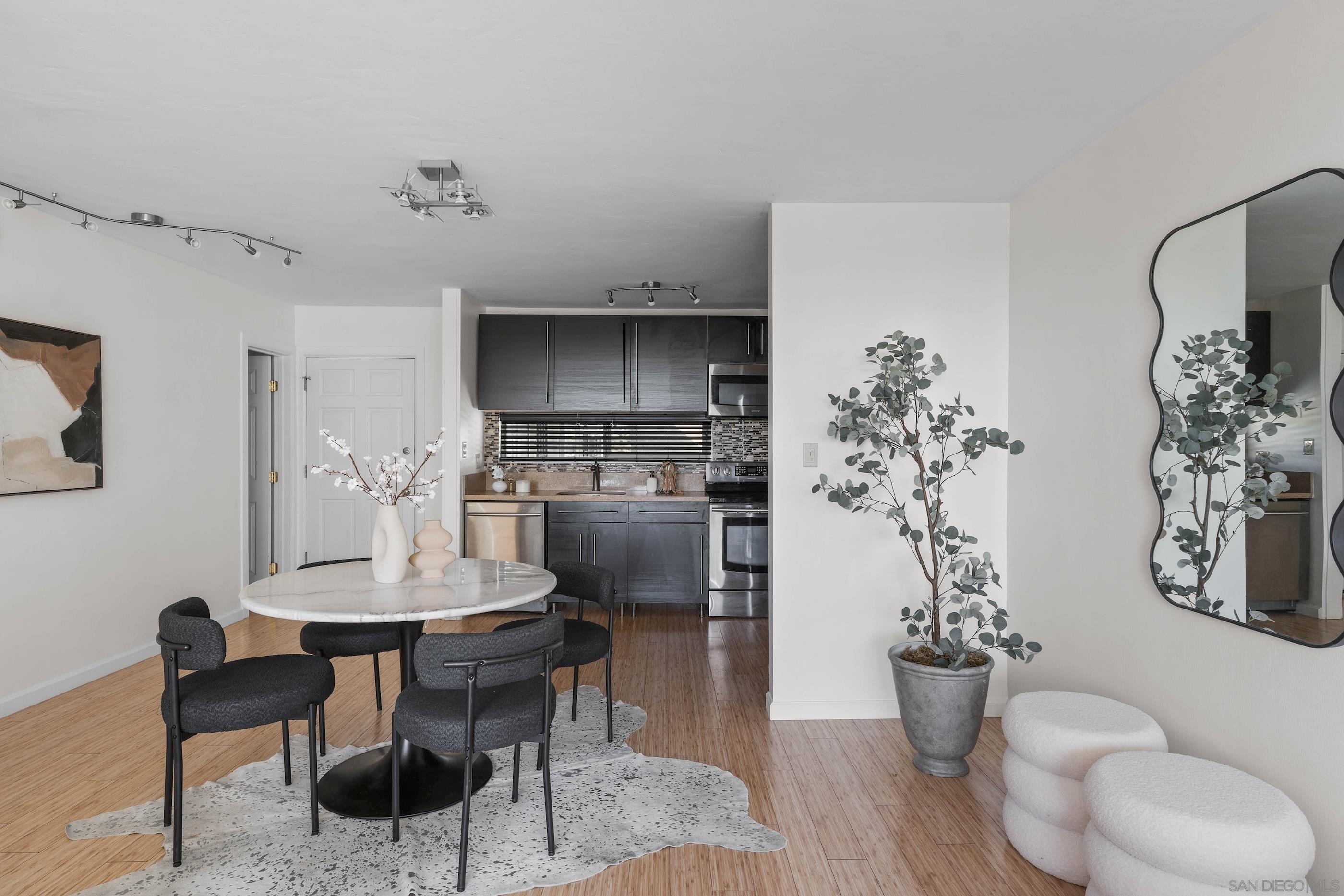 Detail Gallery Image 14 of 29 For 2266  Grand Ave  #31,  San Diego,  CA 92109 - 1 Beds | 1 Baths