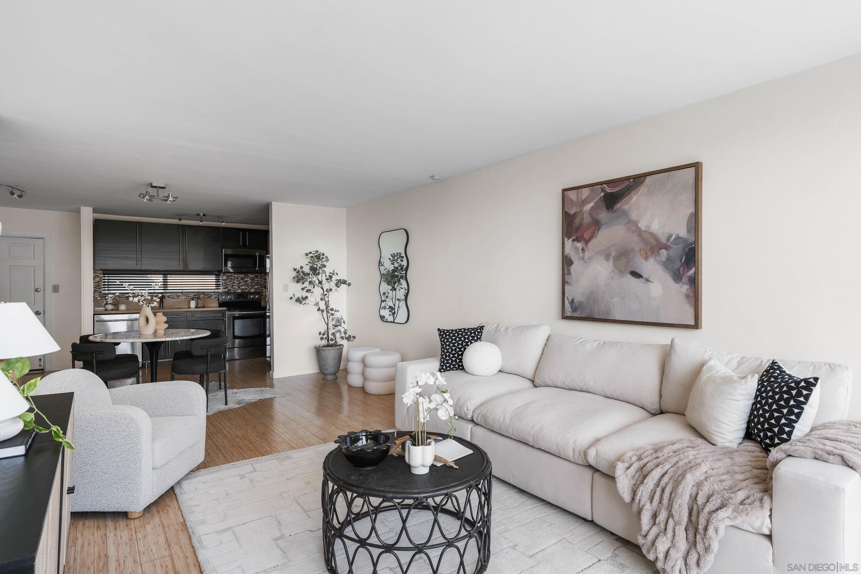 Detail Gallery Image 4 of 29 For 2266  Grand Ave  #31,  San Diego,  CA 92109 - 1 Beds | 1 Baths