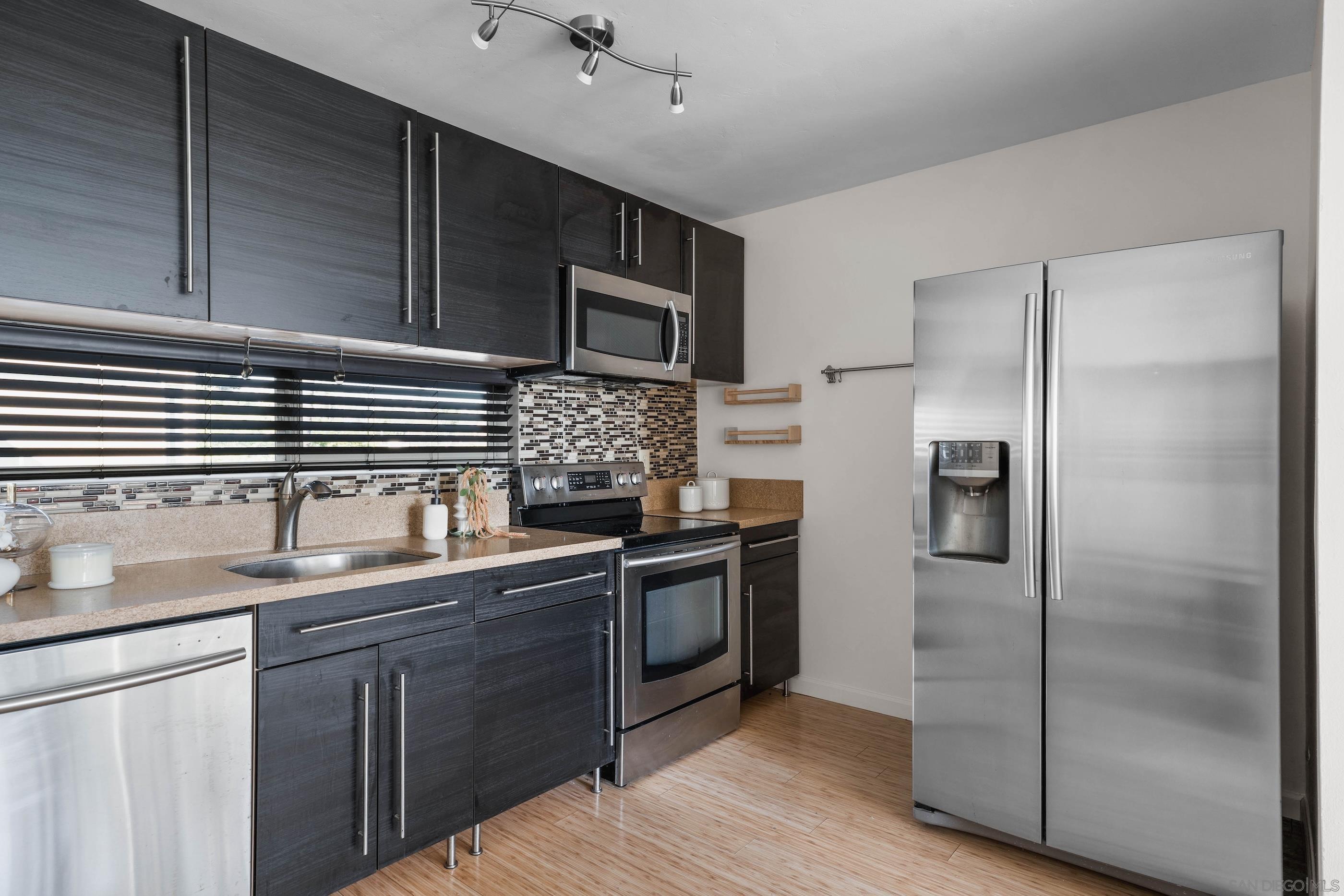 Detail Gallery Image 8 of 29 For 2266  Grand Ave  #31,  San Diego,  CA 92109 - 1 Beds | 1 Baths