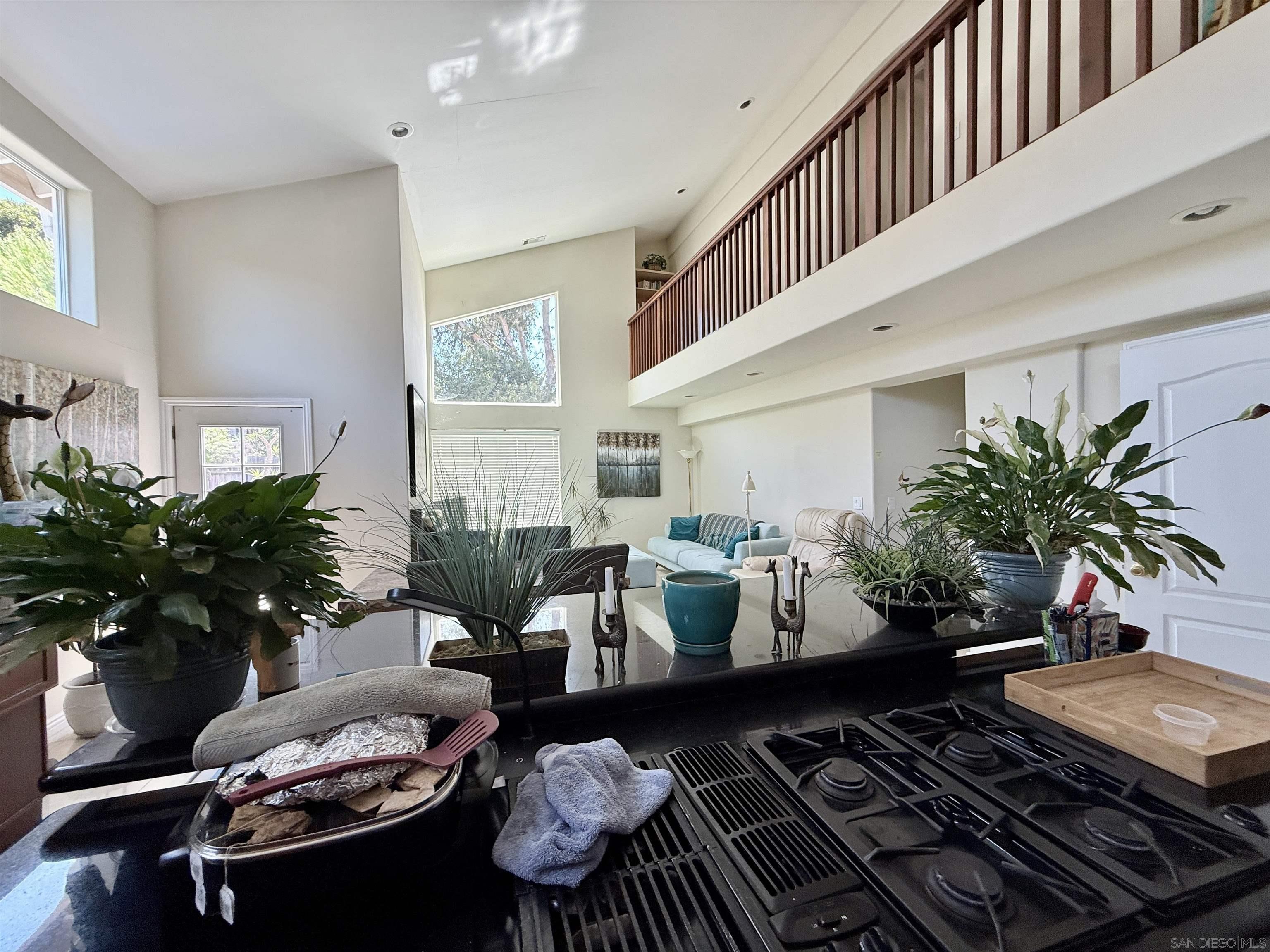 Detail Gallery Image 5 of 25 For 12665  Sundance Ave, San Diego,  CA 92129 - 7 Beds | 4 Baths