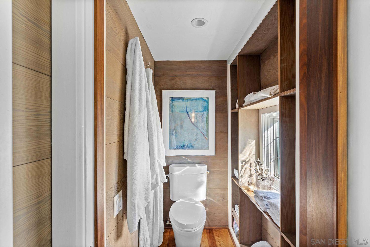 Detail Gallery Image 11 of 17 For 13027  via Latina, Del Mar,  CA 92014 - 4 Beds | 3 Baths