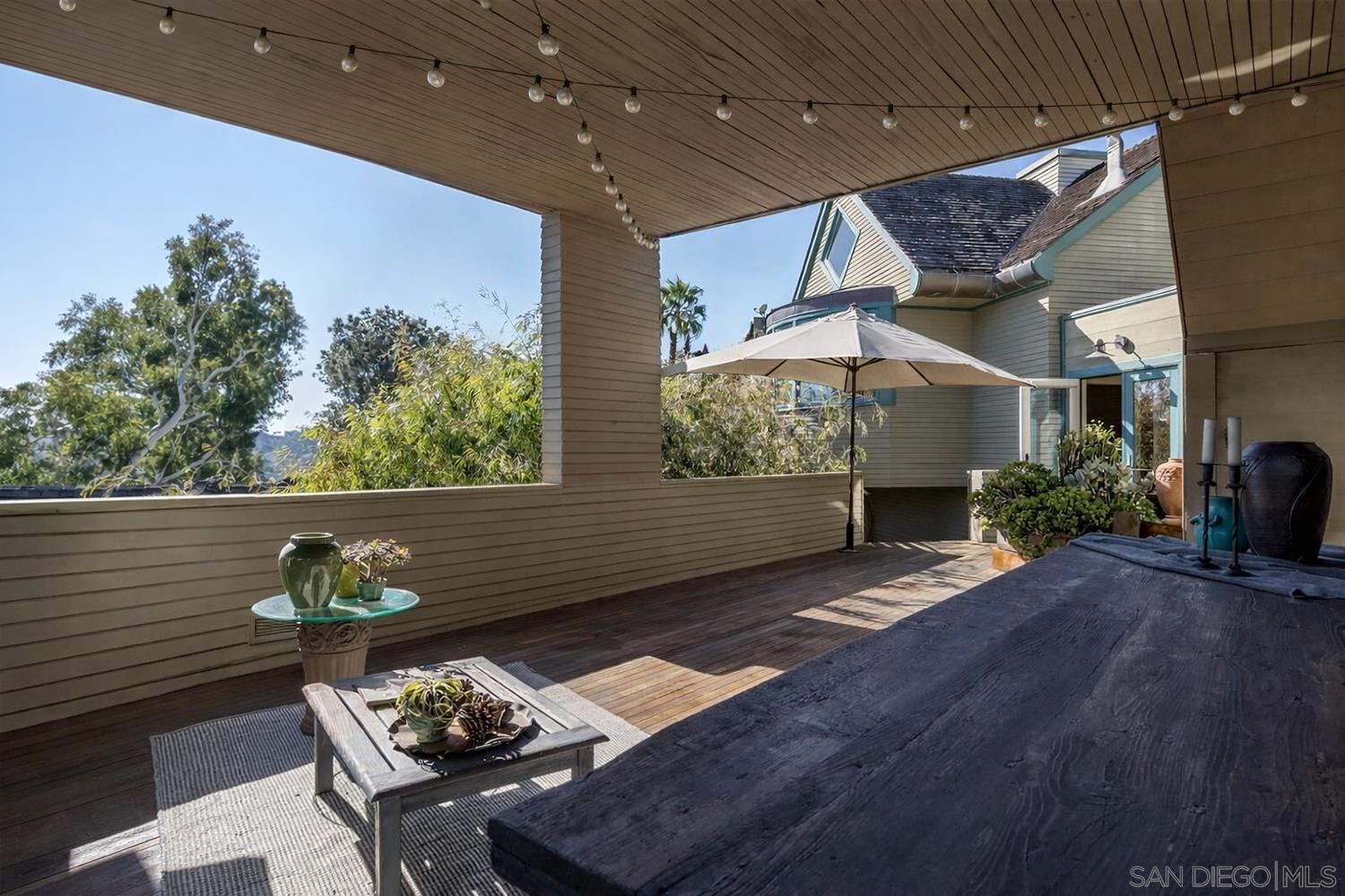 Detail Gallery Image 17 of 17 For 13027  via Latina, Del Mar,  CA 92014 - 4 Beds | 3 Baths