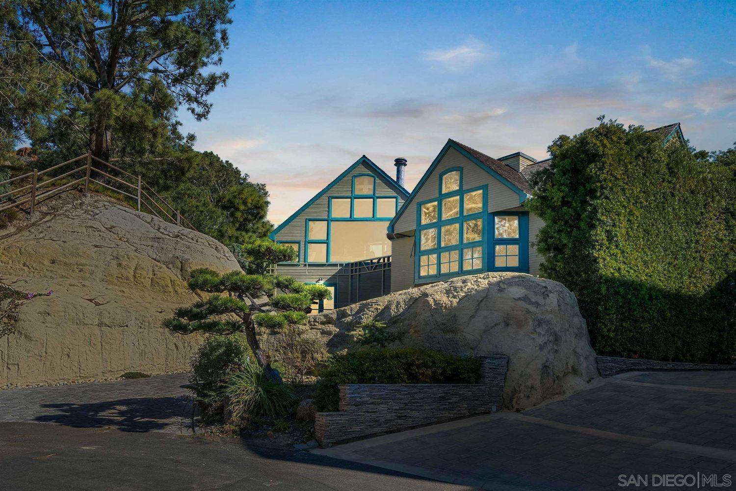 Detail Gallery Image 3 of 17 For 13027  via Latina, Del Mar,  CA 92014 - 4 Beds | 3 Baths