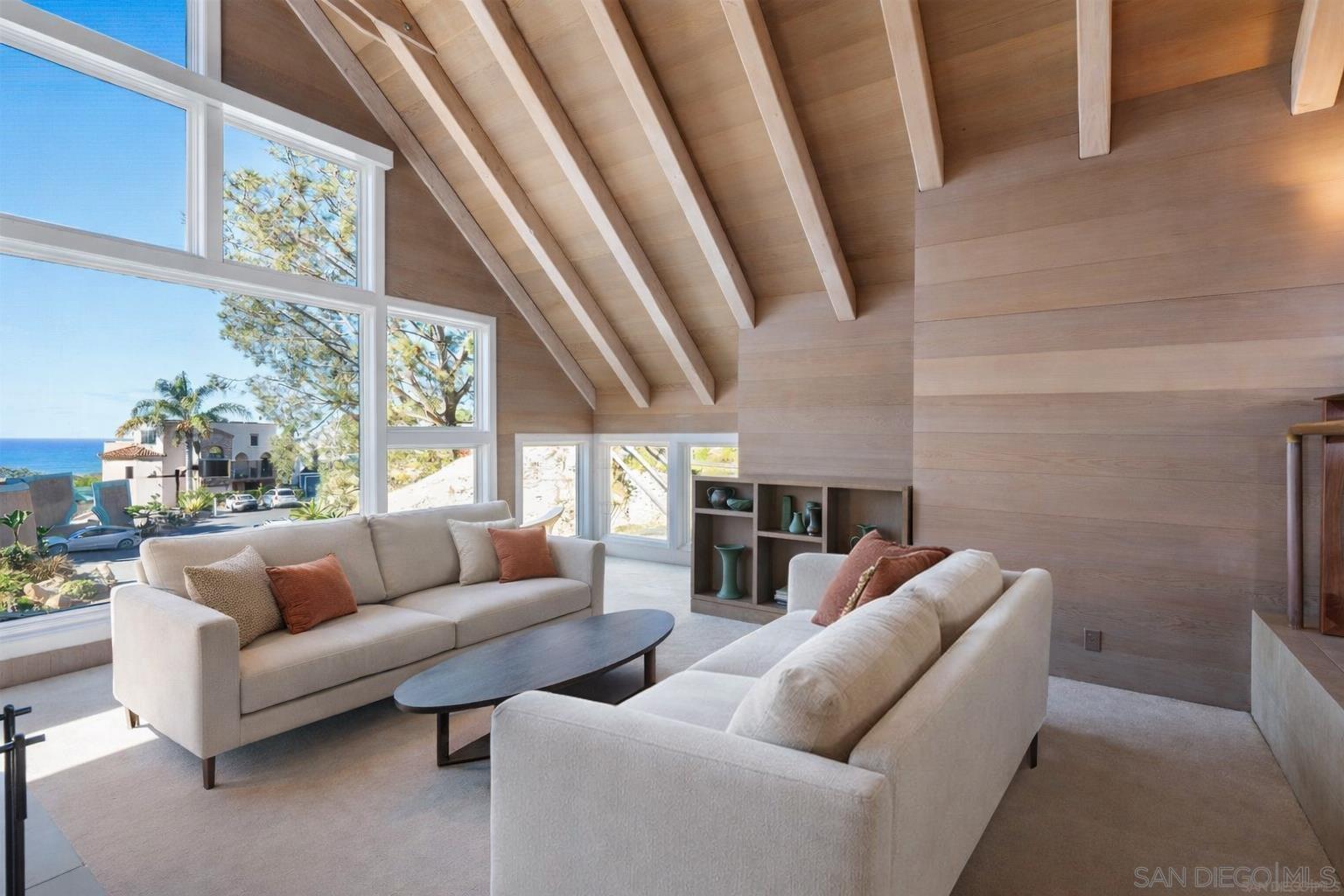 Detail Gallery Image 4 of 17 For 13027  via Latina, Del Mar,  CA 92014 - 4 Beds | 3 Baths