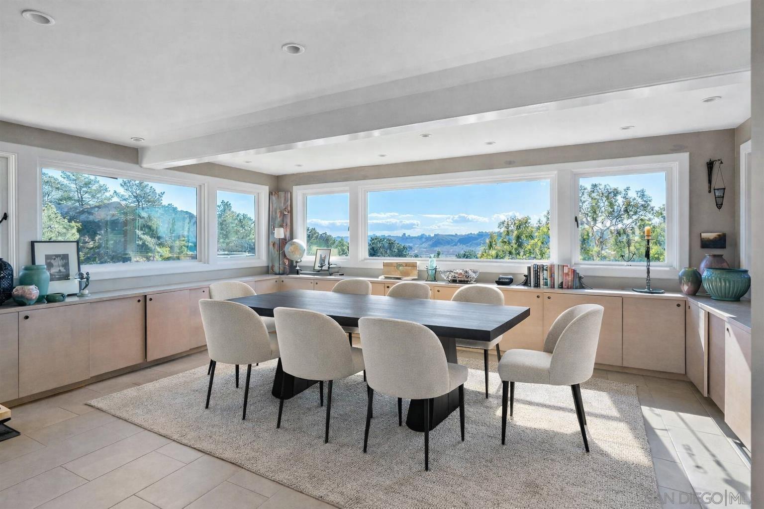 Detail Gallery Image 6 of 17 For 13027  via Latina, Del Mar,  CA 92014 - 4 Beds | 3 Baths