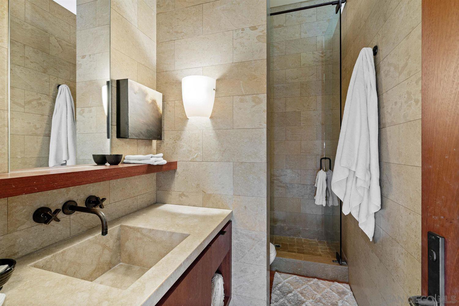 Detail Gallery Image 10 of 17 For 13027  via Latina, Del Mar,  CA 92014 - 4 Beds | 3 Baths