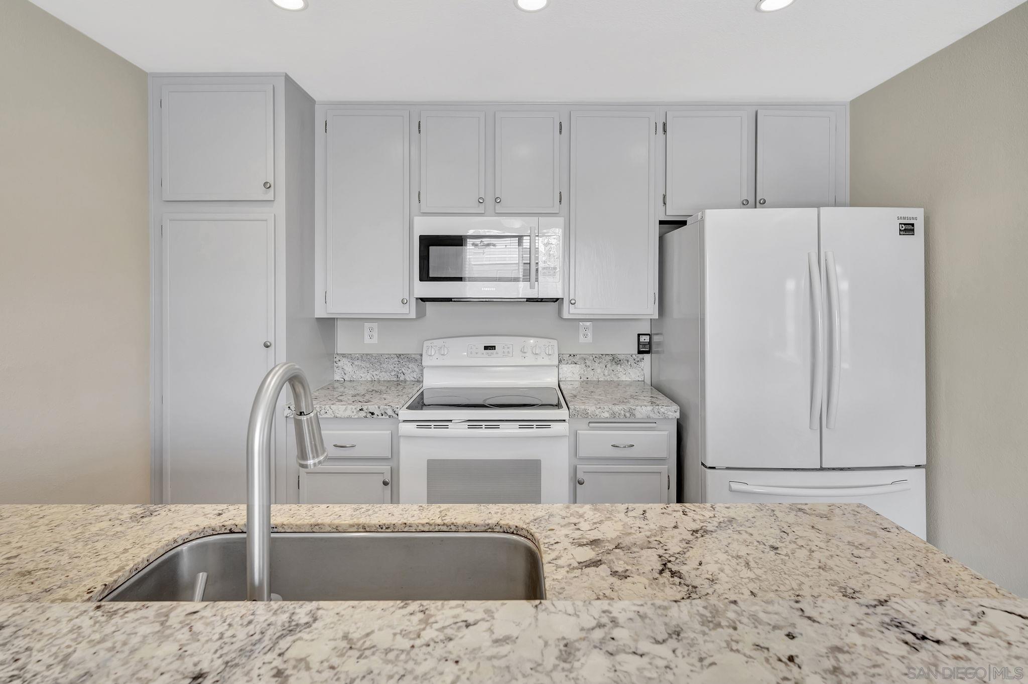 Detail Gallery Image 9 of 28 For 5653  Riley St  #105,  San Diego,  CA 92110 - 2 Beds | 2 Baths