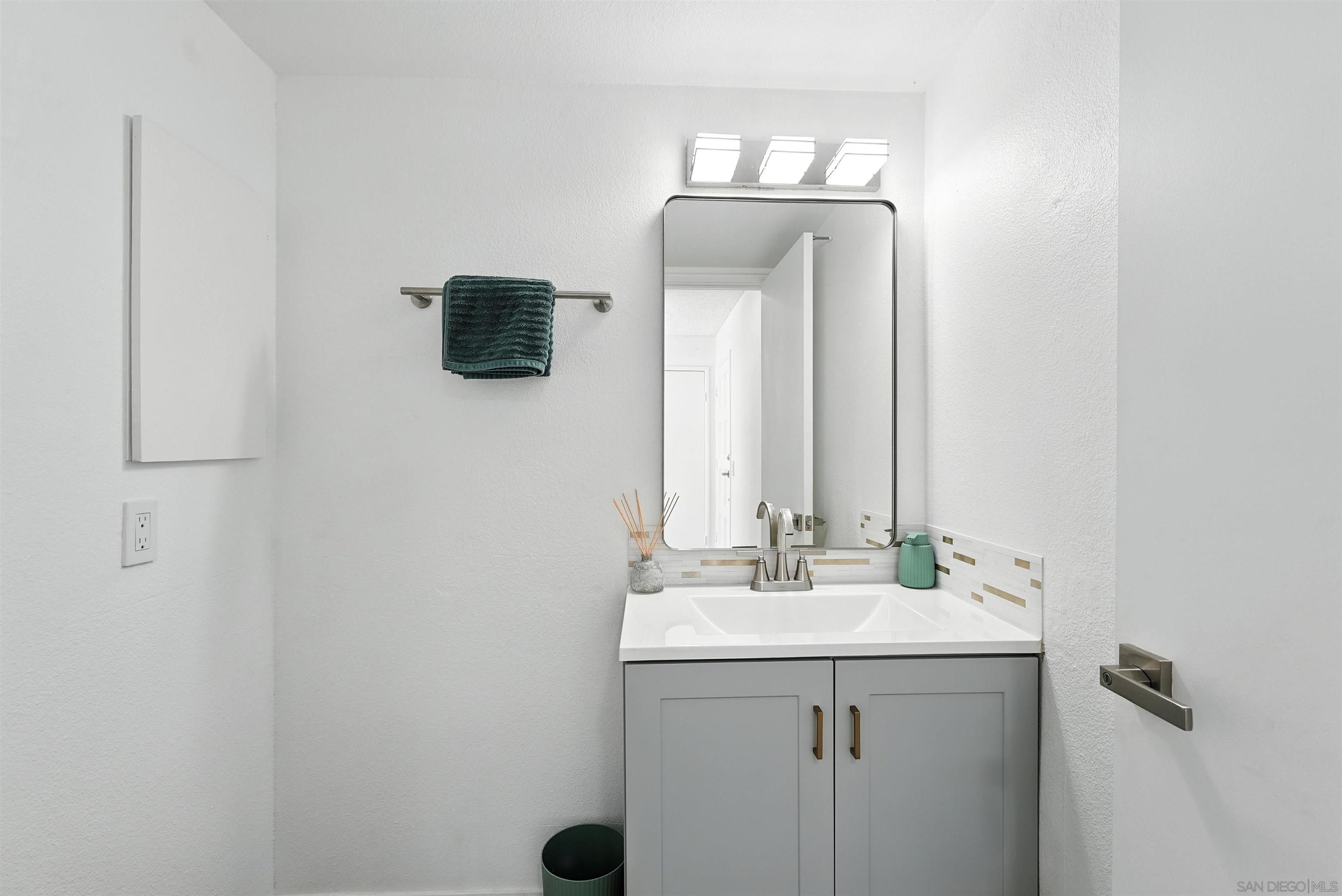 Detail Gallery Image 6 of 17 For 6929  Park Mesa Way  #126,  San Diego,  CA 92111 - 2 Beds | 1/1 Baths