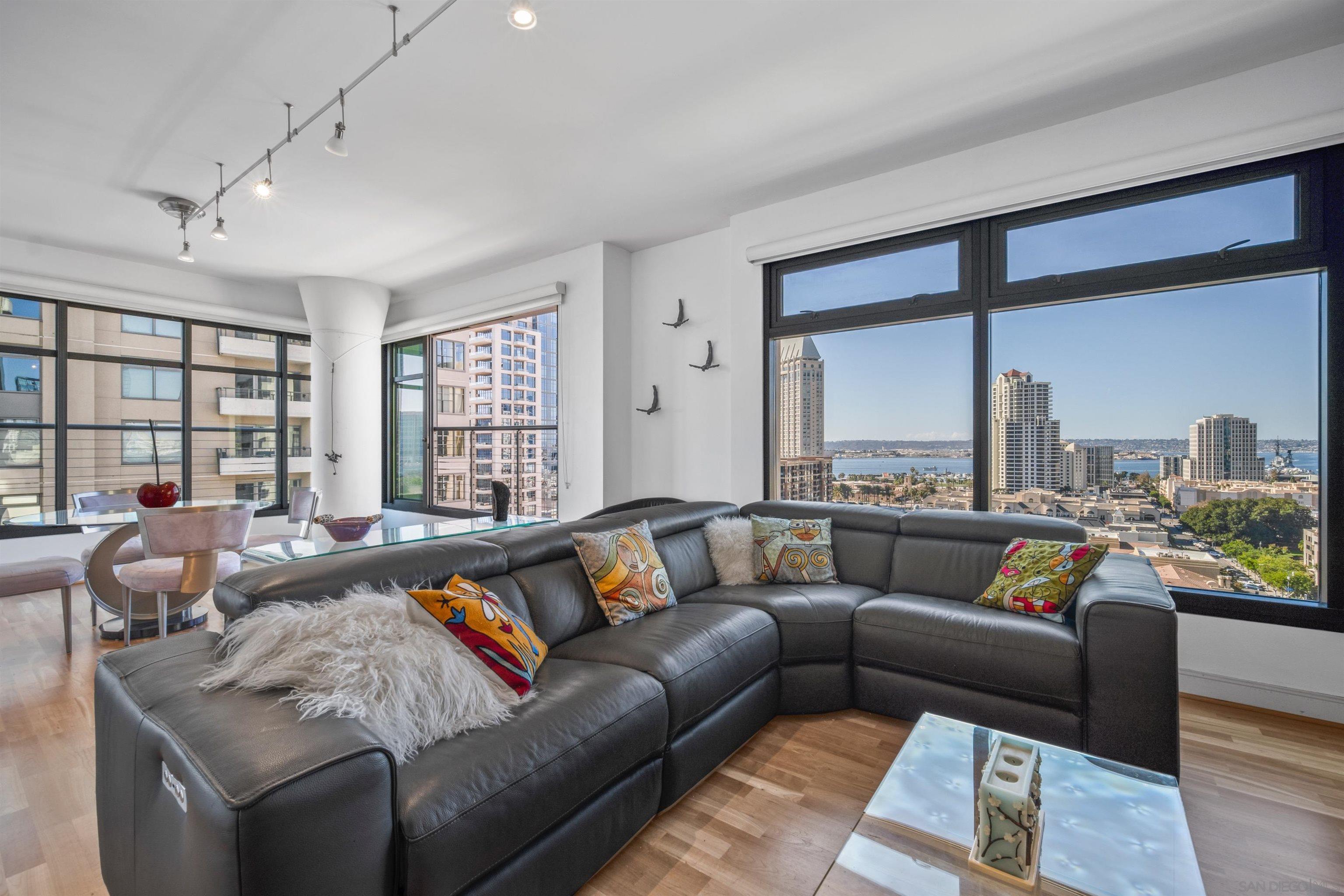 Detail Gallery Image 4 of 46 For 645  Front St  1506, San Diego,  CA 92101 - 2 Beds | 2/1 Baths