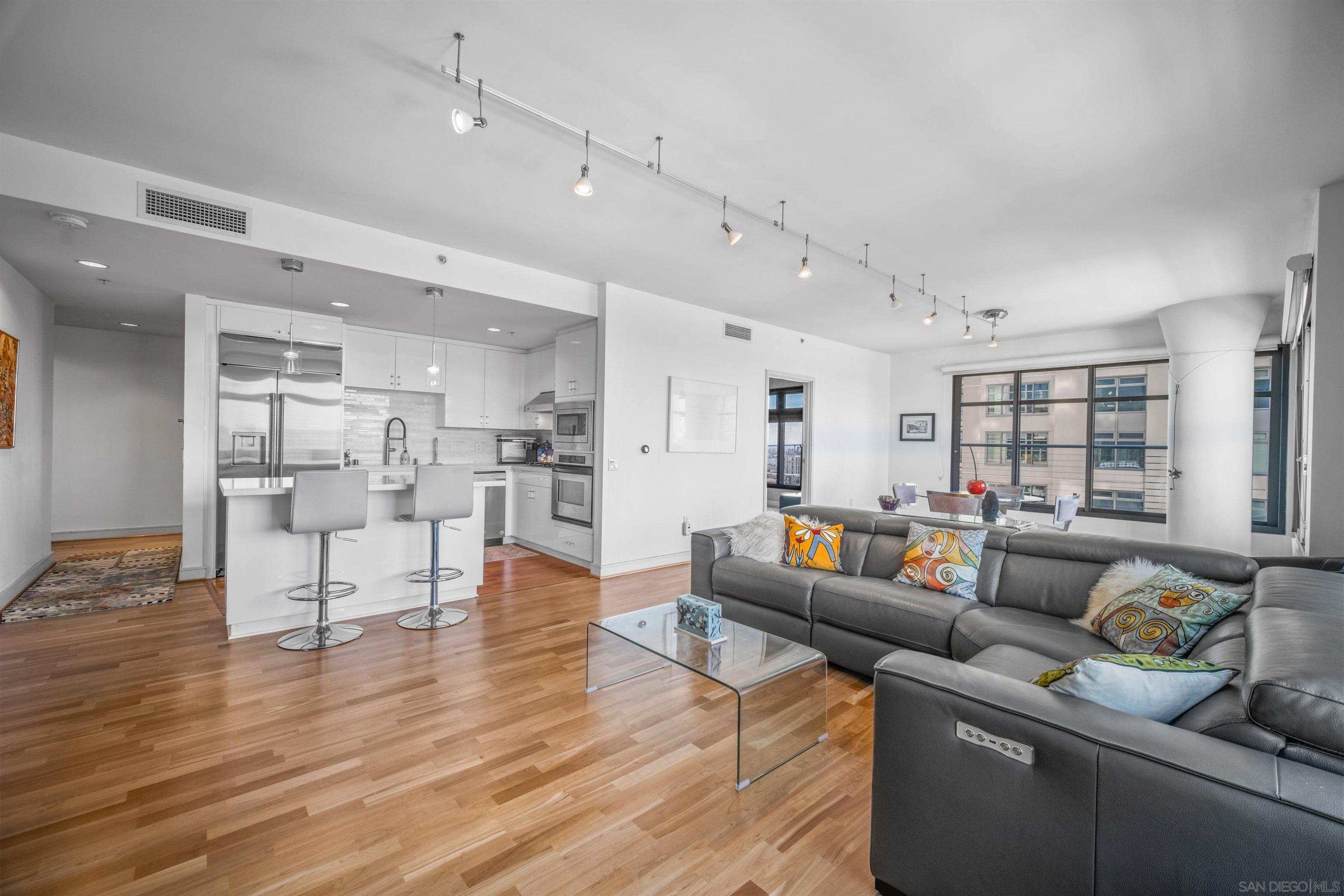 Detail Gallery Image 10 of 46 For 645  Front St  1506, San Diego,  CA 92101 - 2 Beds | 2/1 Baths