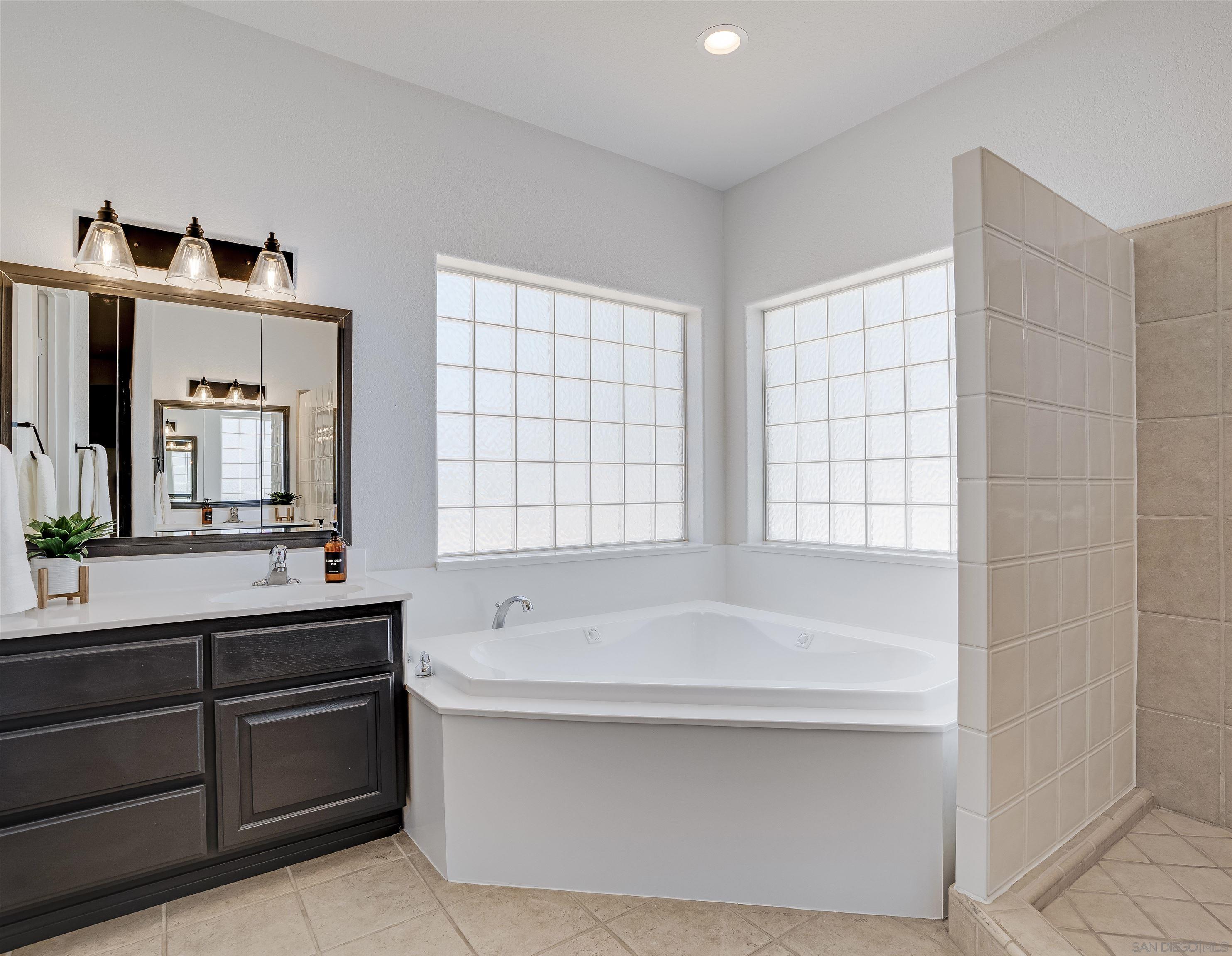 Detail Gallery Image 18 of 46 For 9255  Del Monte Avenue, Yucca Valley,  CA 92284 - 5 Beds | 2/1 Baths