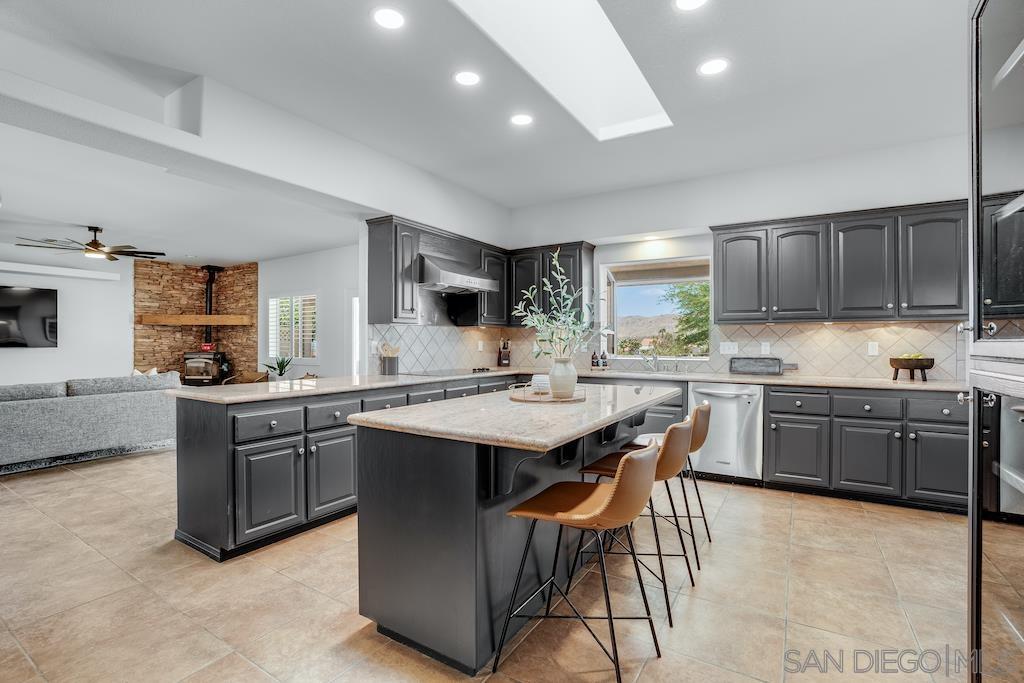 Detail Gallery Image 3 of 46 For 9255  Del Monte Avenue, Yucca Valley,  CA 92284 - 5 Beds | 2/1 Baths