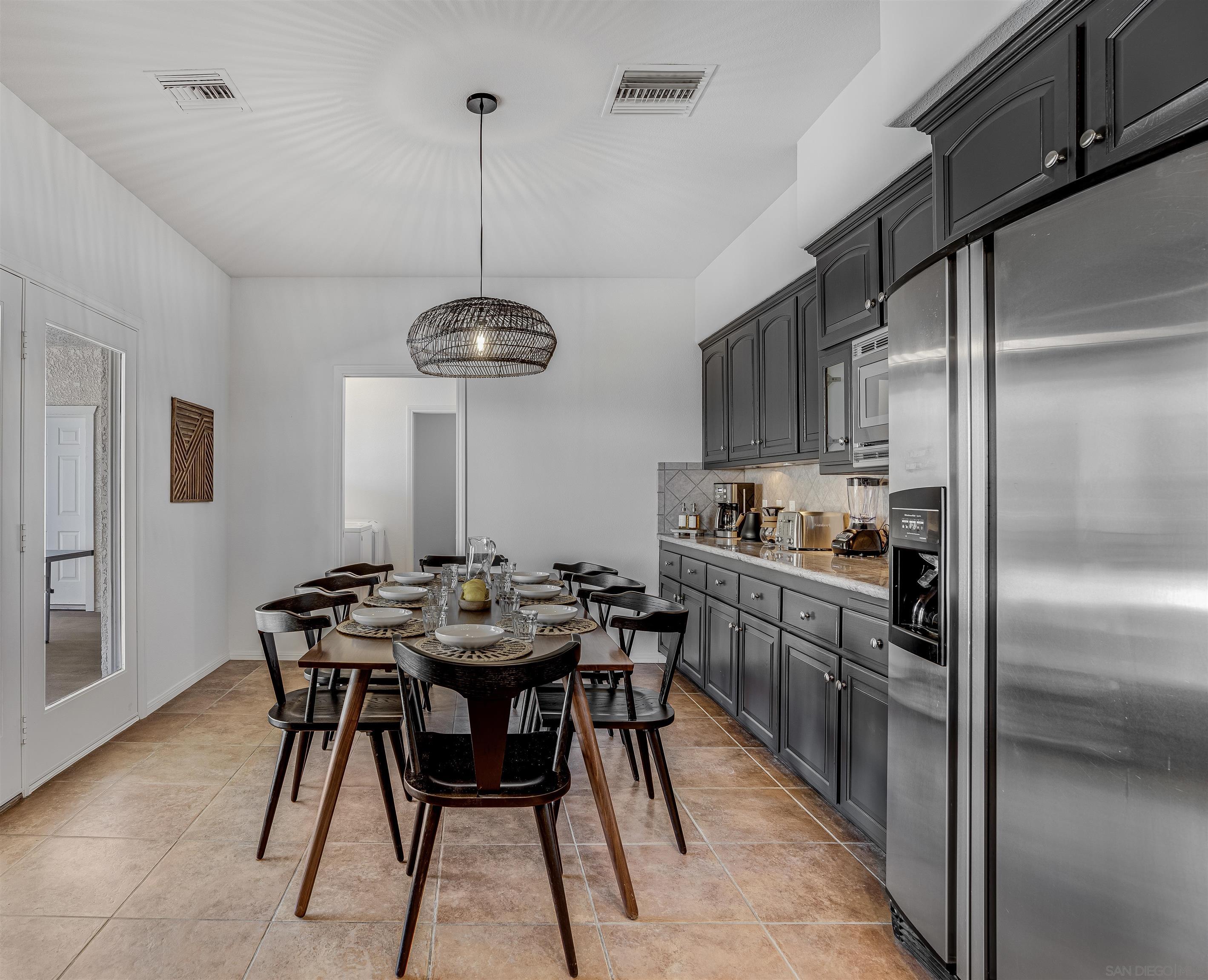 Detail Gallery Image 9 of 46 For 9255  Del Monte Avenue, Yucca Valley,  CA 92284 - 5 Beds | 2/1 Baths