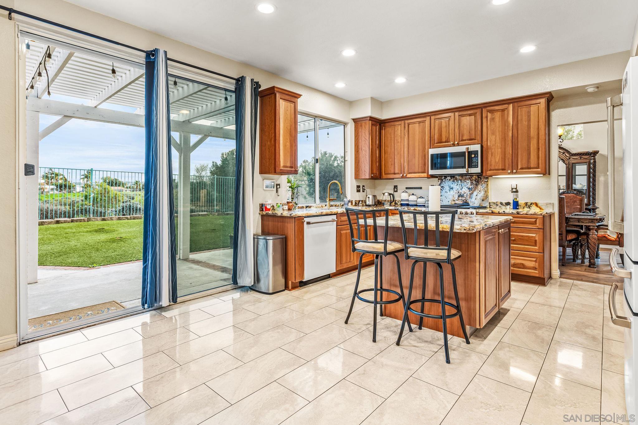 Detail Gallery Image 7 of 25 For 4745  Marblehead Bay Dr, Oceanside,  CA 92057 - 4 Beds | 3 Baths