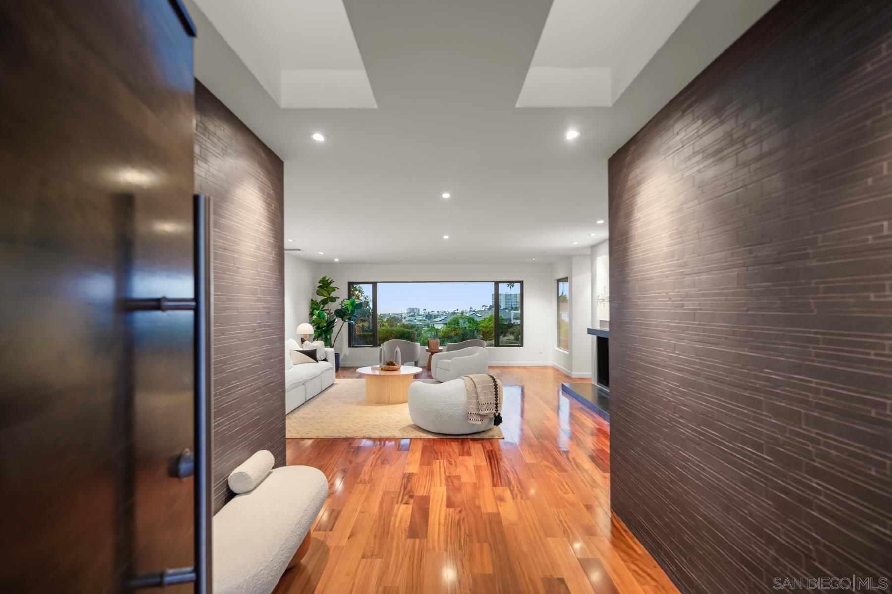 Detail Gallery Image 3 of 18 For 6561  Avenida Wilfredo, La Jolla,  CA 92037 - 4 Beds | 3 Baths