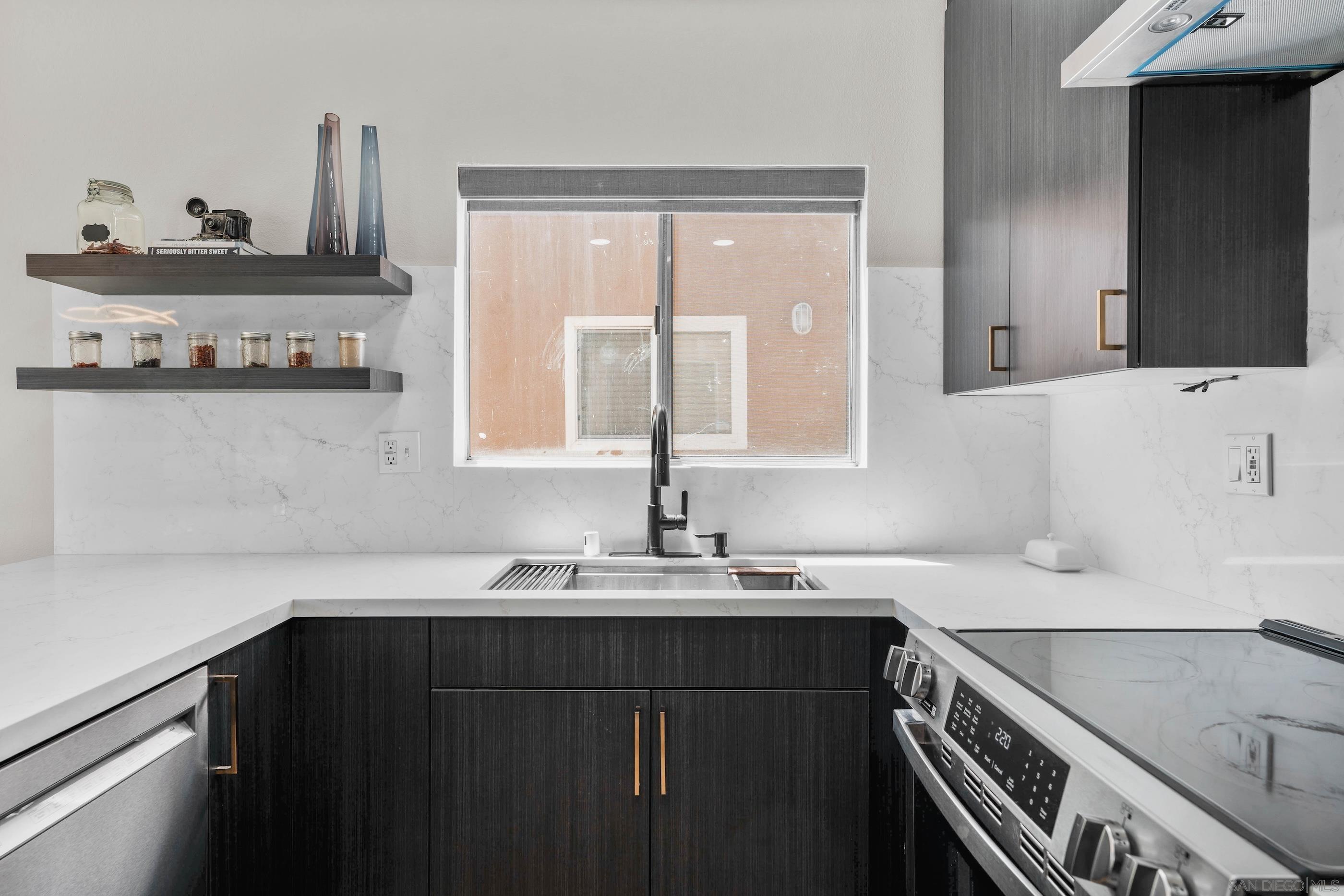 Detail Gallery Image 2 of 8 For 17093 W Bernardo Dr  #205,  San Diego,  CA 92127 - 2 Beds | 1 Baths