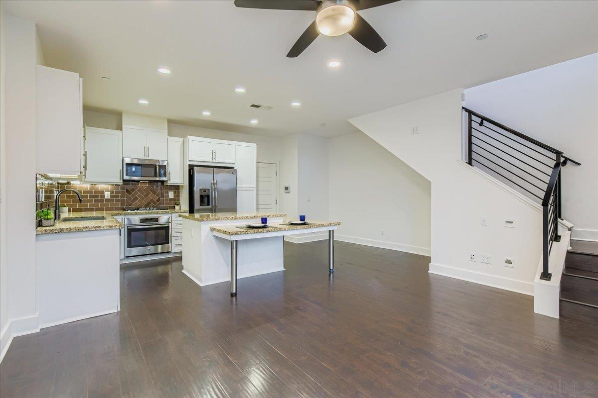 Detail Gallery Image 3 of 55 For 2624  Aperture Cir, San Diego,  CA 92108 - 3 Beds | 2/1 Baths