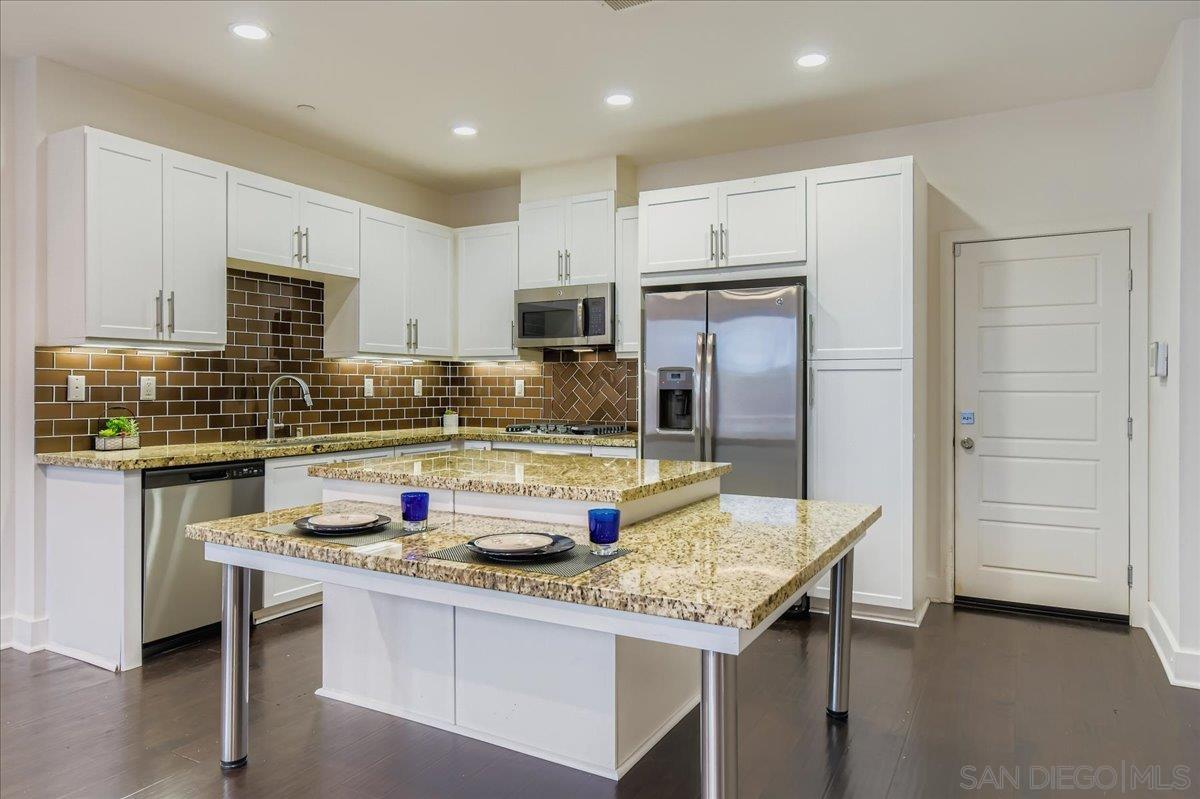 Detail Gallery Image 5 of 55 For 2624  Aperture Cir, San Diego,  CA 92108 - 3 Beds | 2/1 Baths
