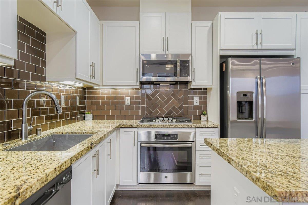 Detail Gallery Image 6 of 55 For 2624  Aperture Cir, San Diego,  CA 92108 - 3 Beds | 2/1 Baths