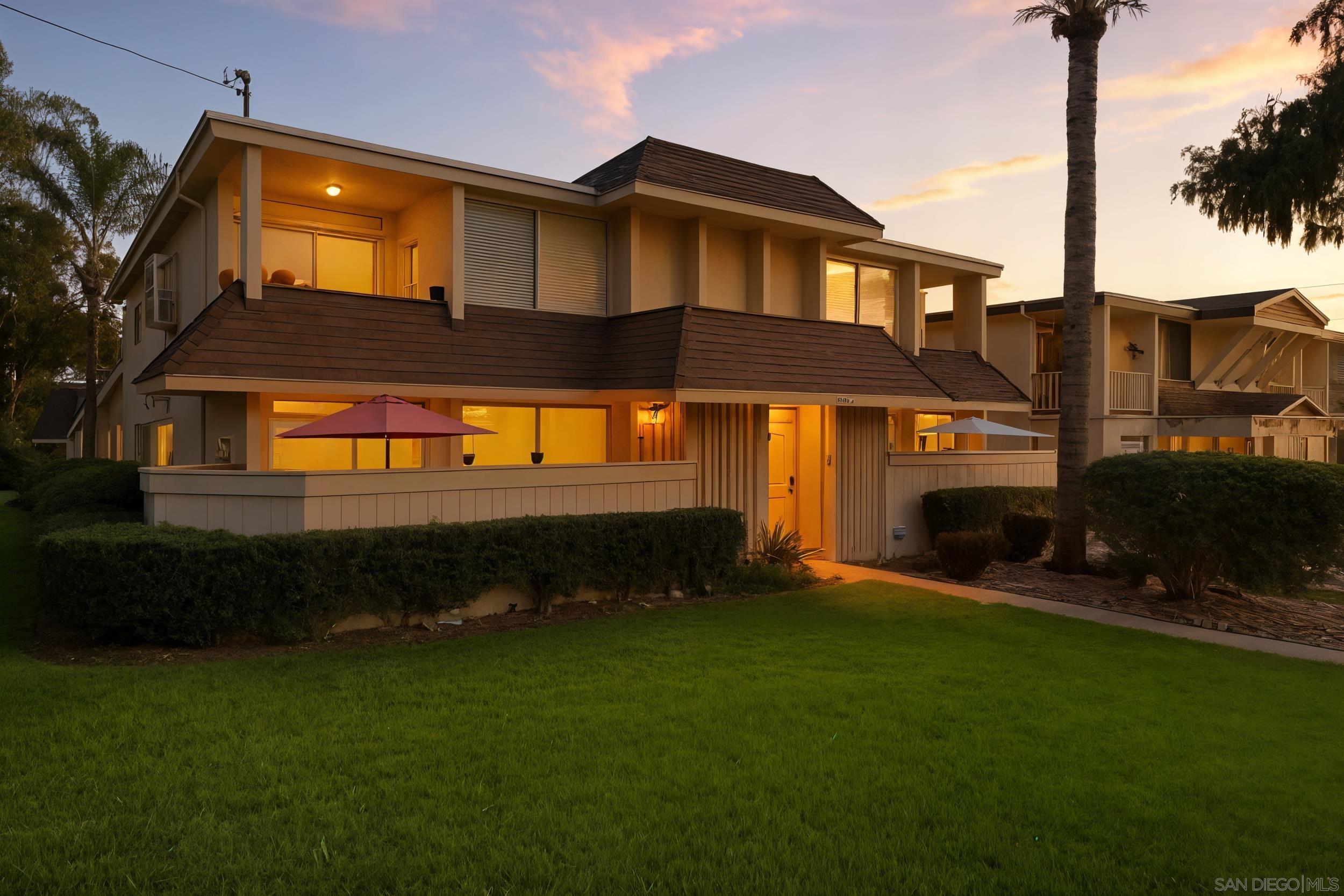 Detail Gallery Image 4 of 34 For 3116  Groton Way  #2,  San Diego,  CA 92110 - 3 Beds | 2 Baths