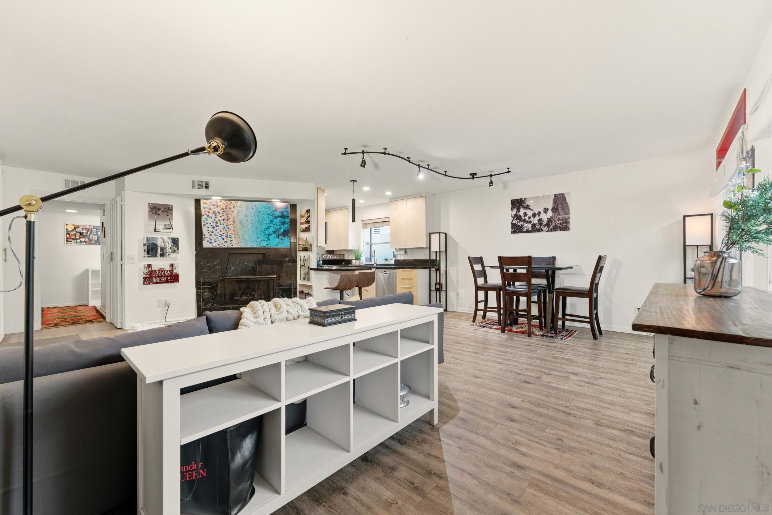 Detail Gallery Image 5 of 34 For 3116  Groton Way  #2,  San Diego,  CA 92110 - 3 Beds | 2 Baths